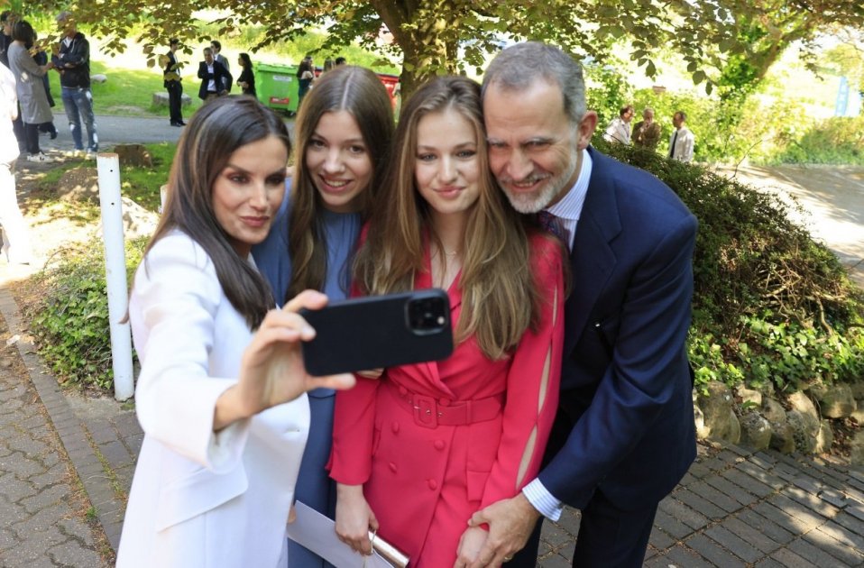 selfie familia reial contenidors