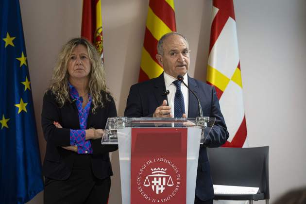 La presidenta del Consell de l'Advocacia i el degà de l'ICAB, al debat / Foto: Irene Vilà Capafons