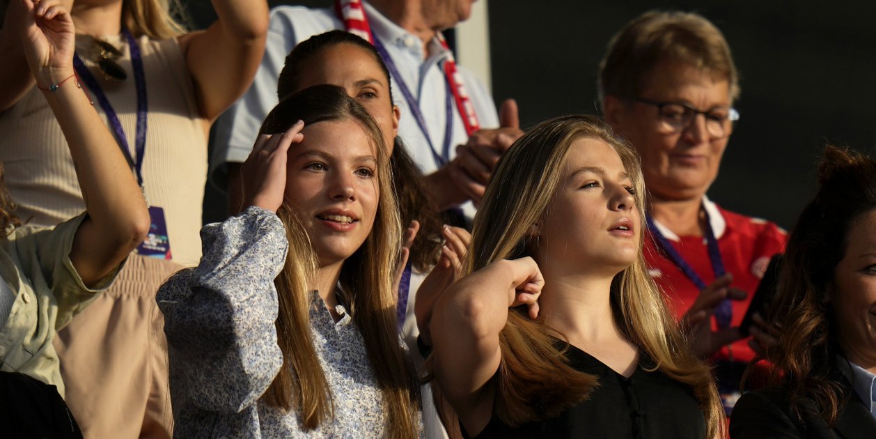 Leonor Humillada Por Elisabeth De B Lgica Foto Maravillosa Por Su