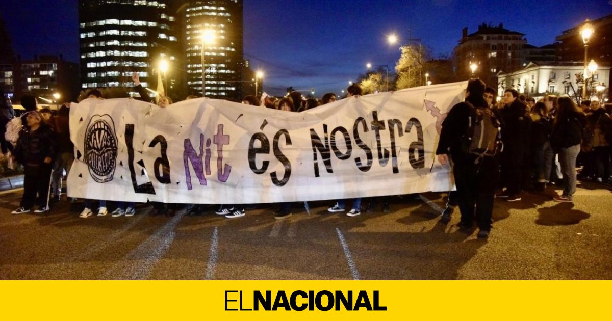 Unas 1 800 mujeres cortan la Diagonal en una manifestación nocturna