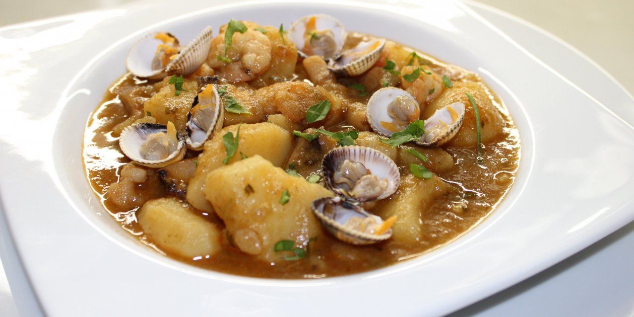 Suquet De S Pia Amb Gambes I Escopinyes Receptes De La Gourmeteria