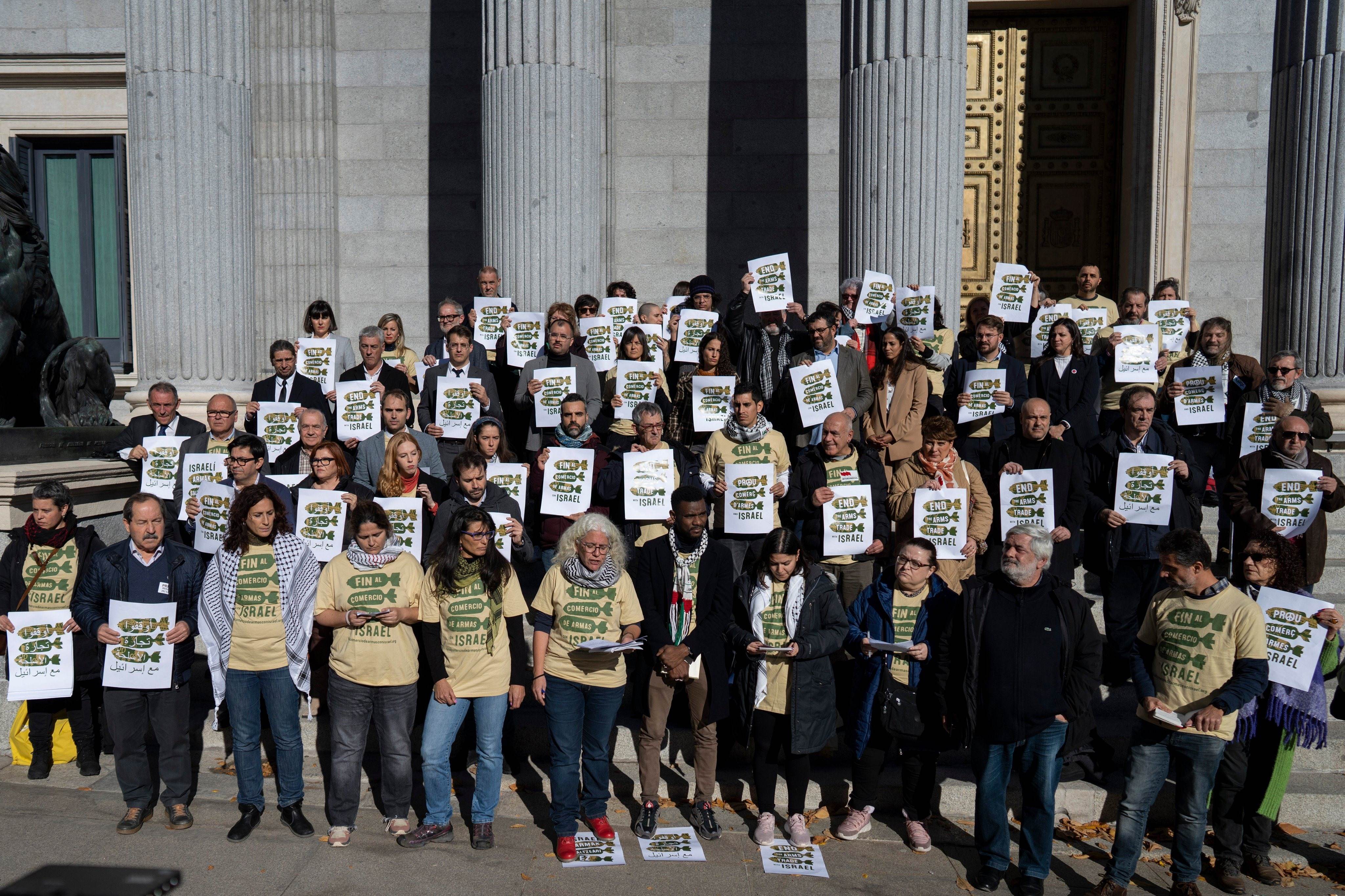 Sumar Podemos ERC Bildu BNG Sindicatos Y ONGs Exigen El Embargo De