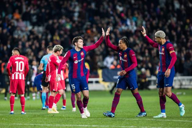 Andreas Christensen, Kounde i Araujo durant un partit del Barça / Foto: EFE