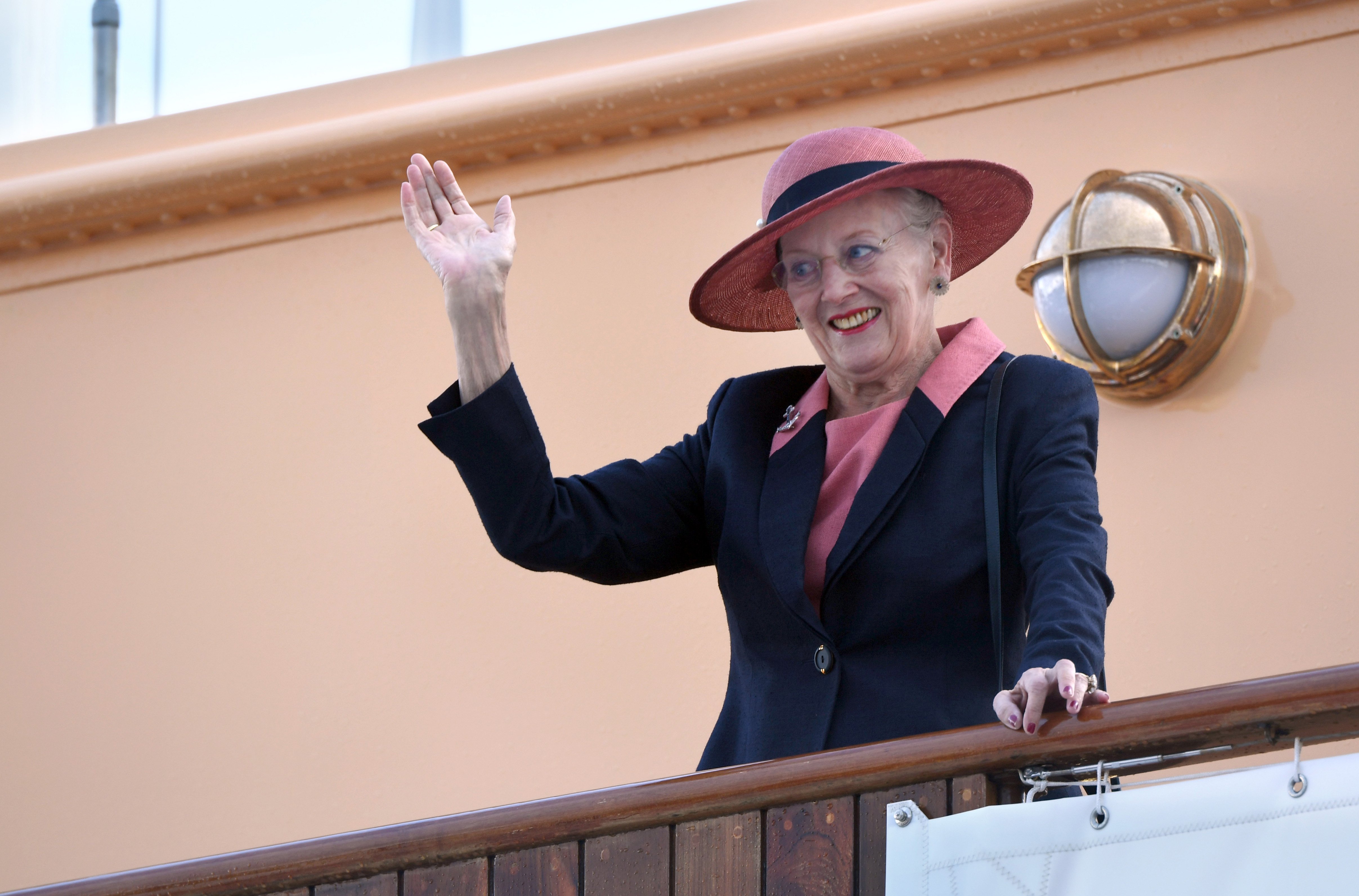 Dinamarca ja té nova reina: Margarida II li desitja molta sort