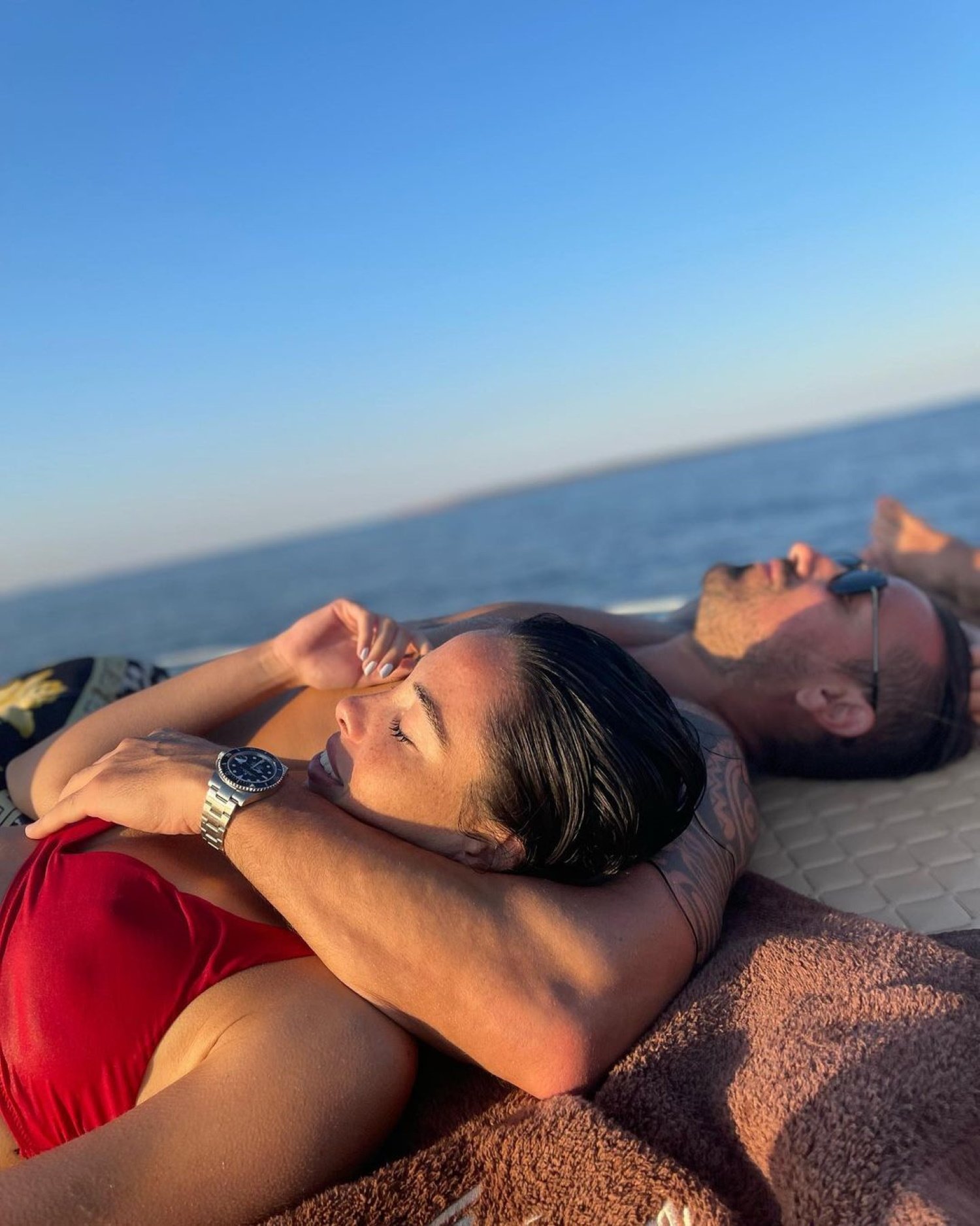 Rafa Mora y su novia, pasión en un barco, suben la temperatura muchos grados