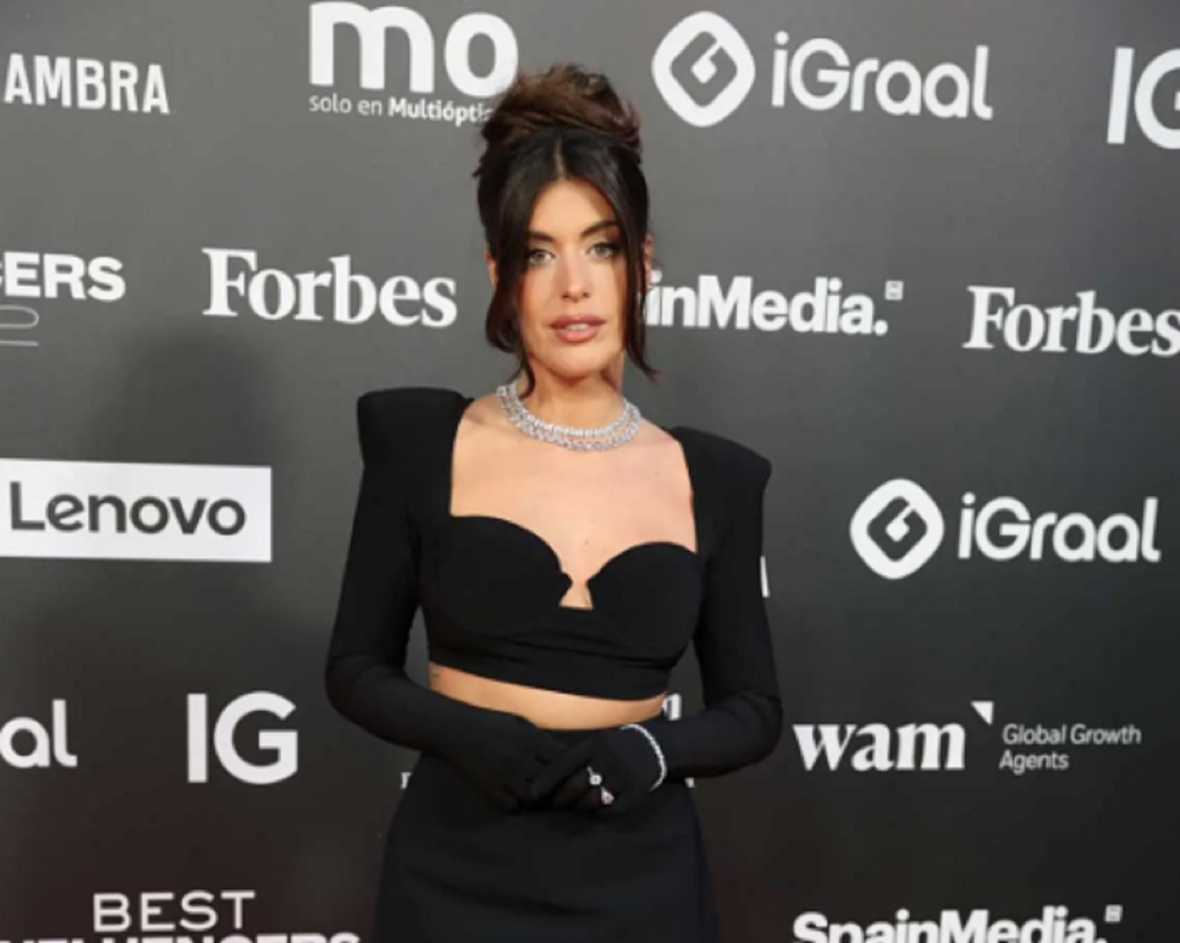 Una VIP catalana (y no es Dulceida) deslumbra con un meloso vestido rojo en los Forbes Best Influencers 2022