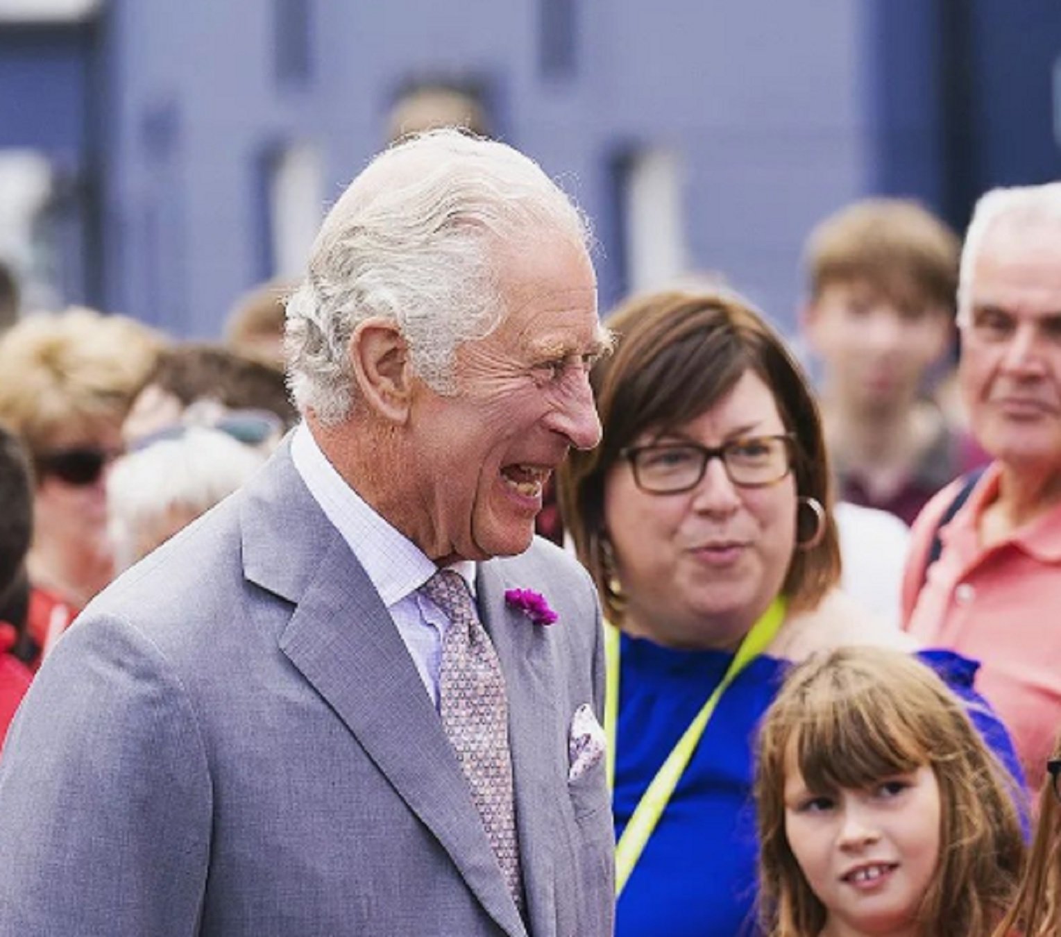 Carles III d'Anglaterra passa per caixa: li ha de pagar una morterada anual a la persona menys pensada
