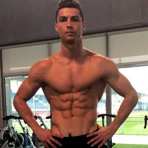 Cristiano Ronaldo Se Somete A Al Tratamiento De Las Estrellas Del Cine 