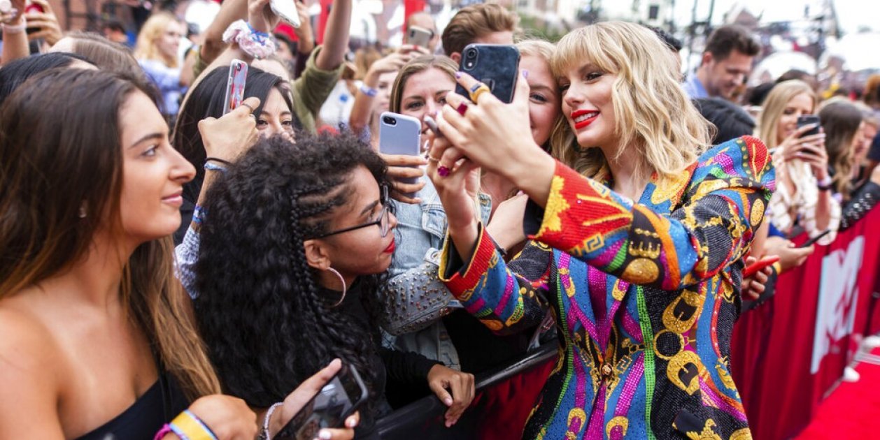 Taylor Swift Tiene Una Base De Fans Muy Movilizada Y Lo Demuestran Con ...