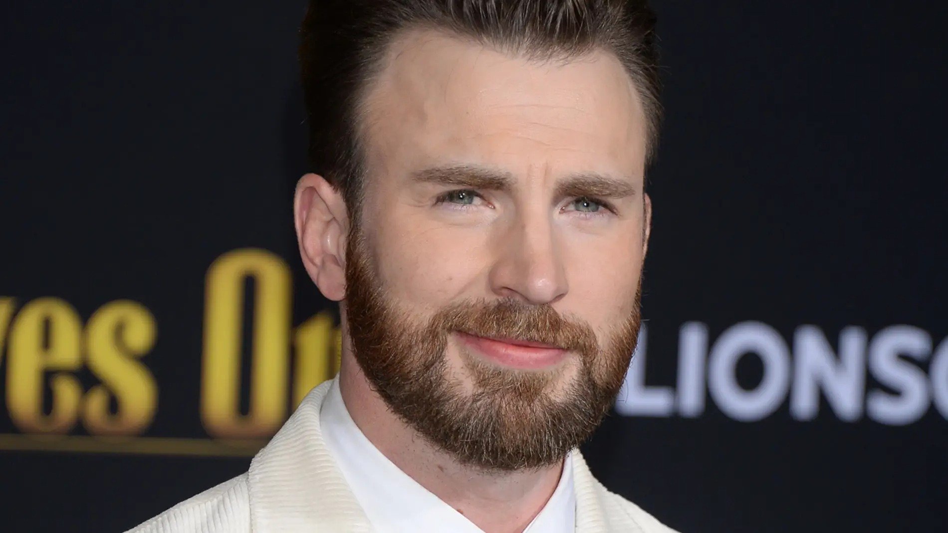 Chris Evans tiene nueva novia para empezar el 2023