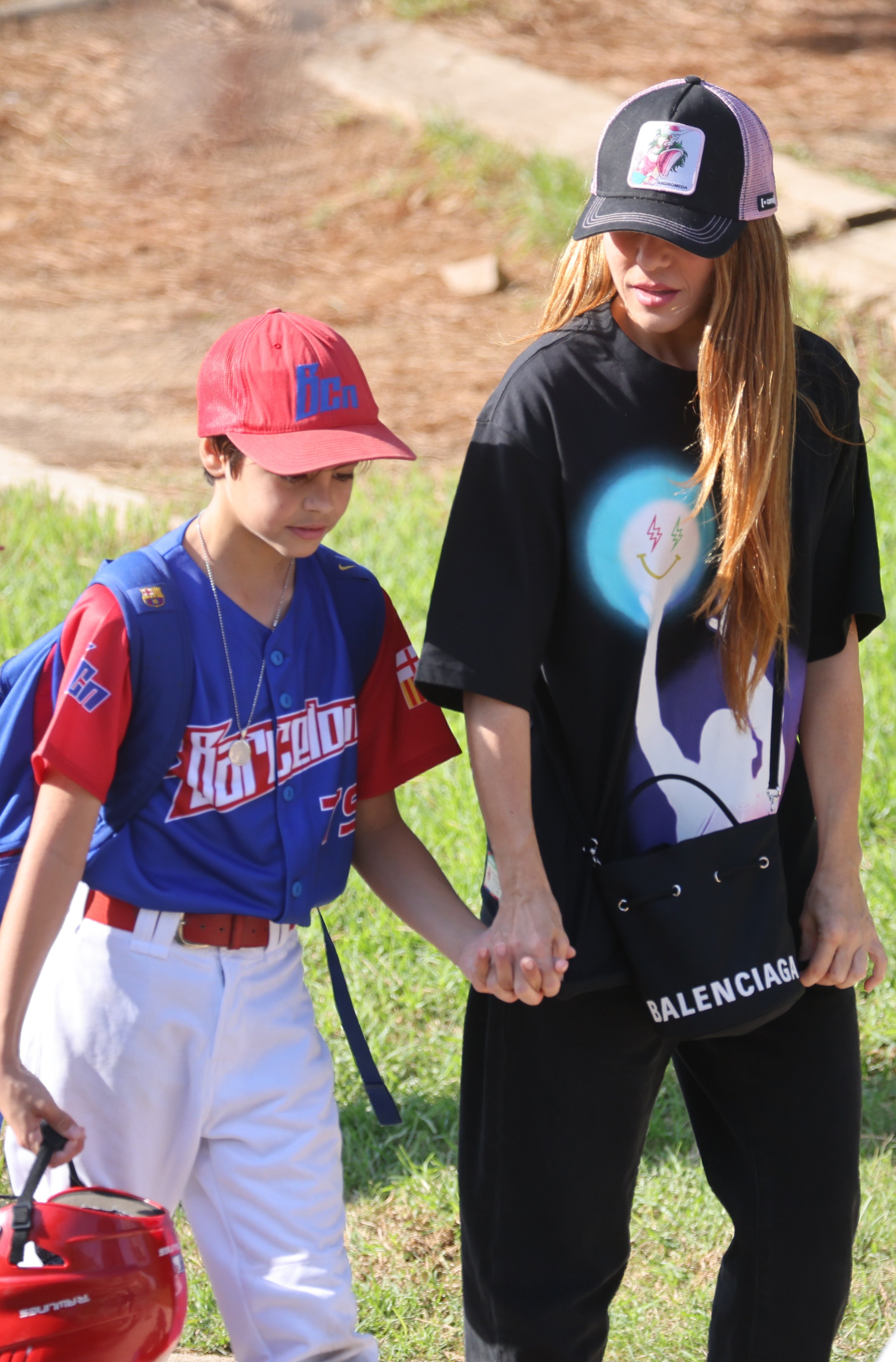Tensíssim cara a cara entre Shakira i Piqué al beisbol dels nens: cares de fàstic