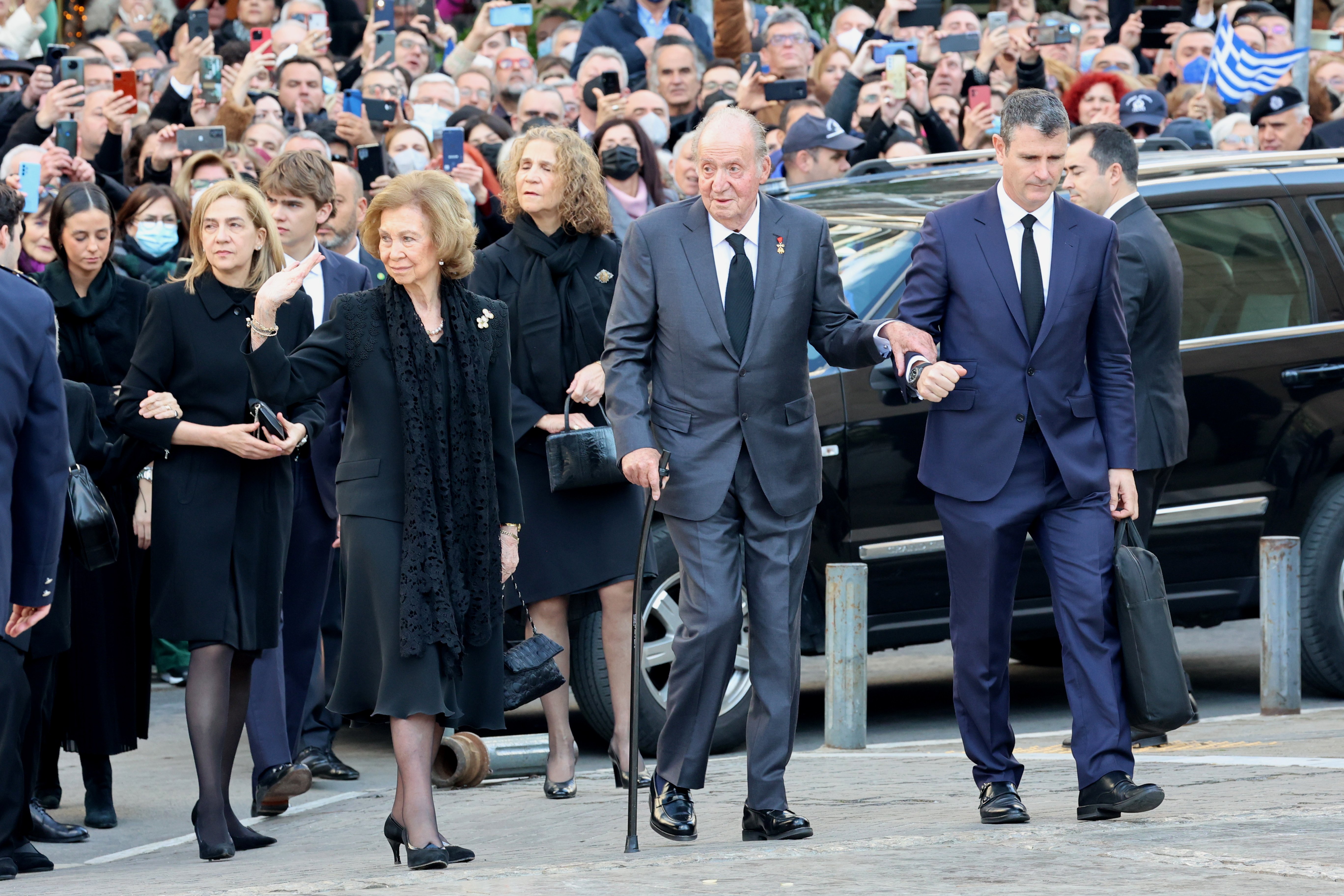 Juan Carlos I mueve a sus 2 hijas fuera de España para el traspaso de millones