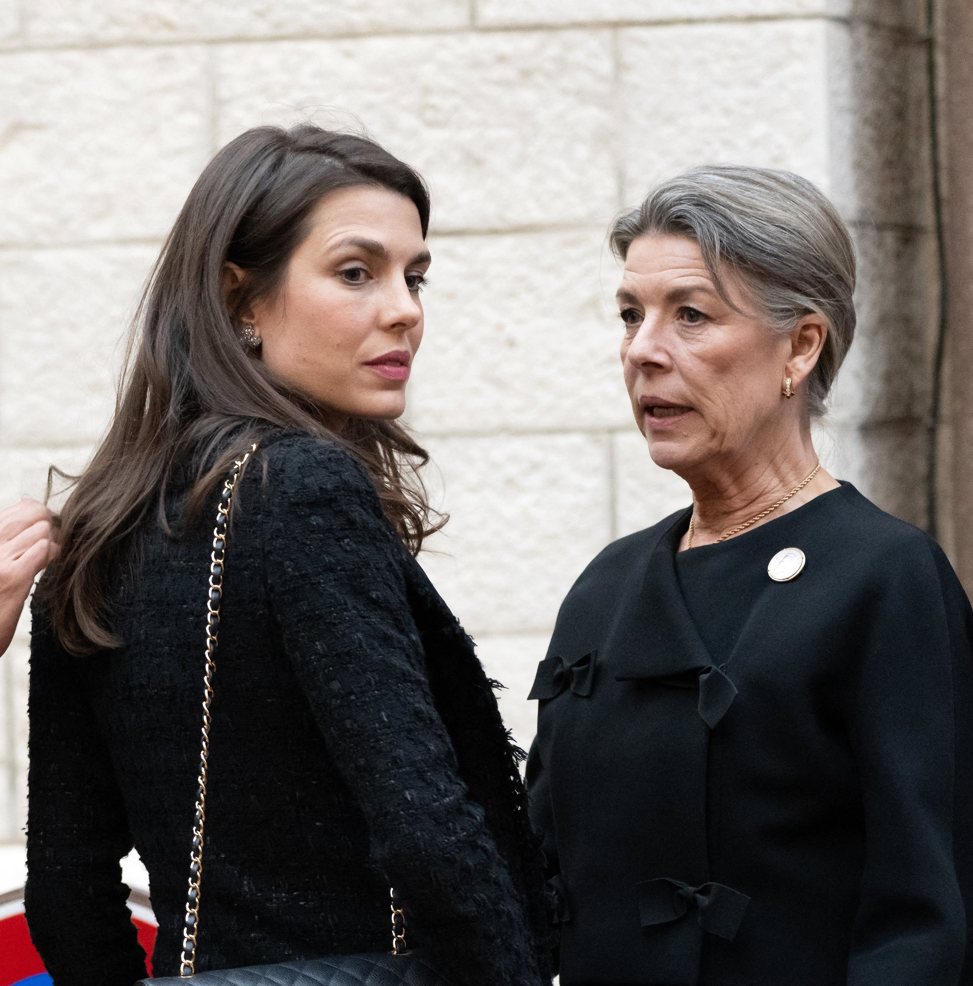 Carlota Casiraghi, en contra de la seva mare, Carolina, es treu 10 anys de la cara