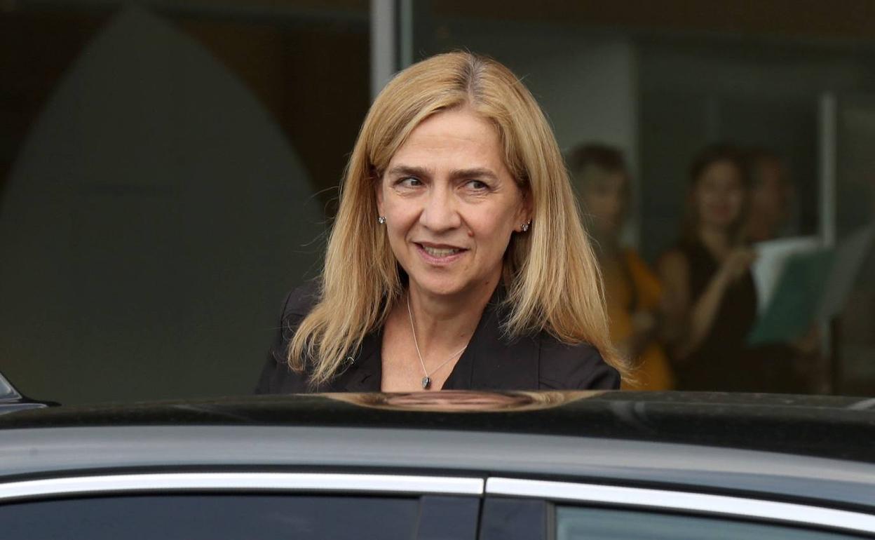 La infanta Cristina es posa en mans de l'home de confiança del seu pare a Barcelona