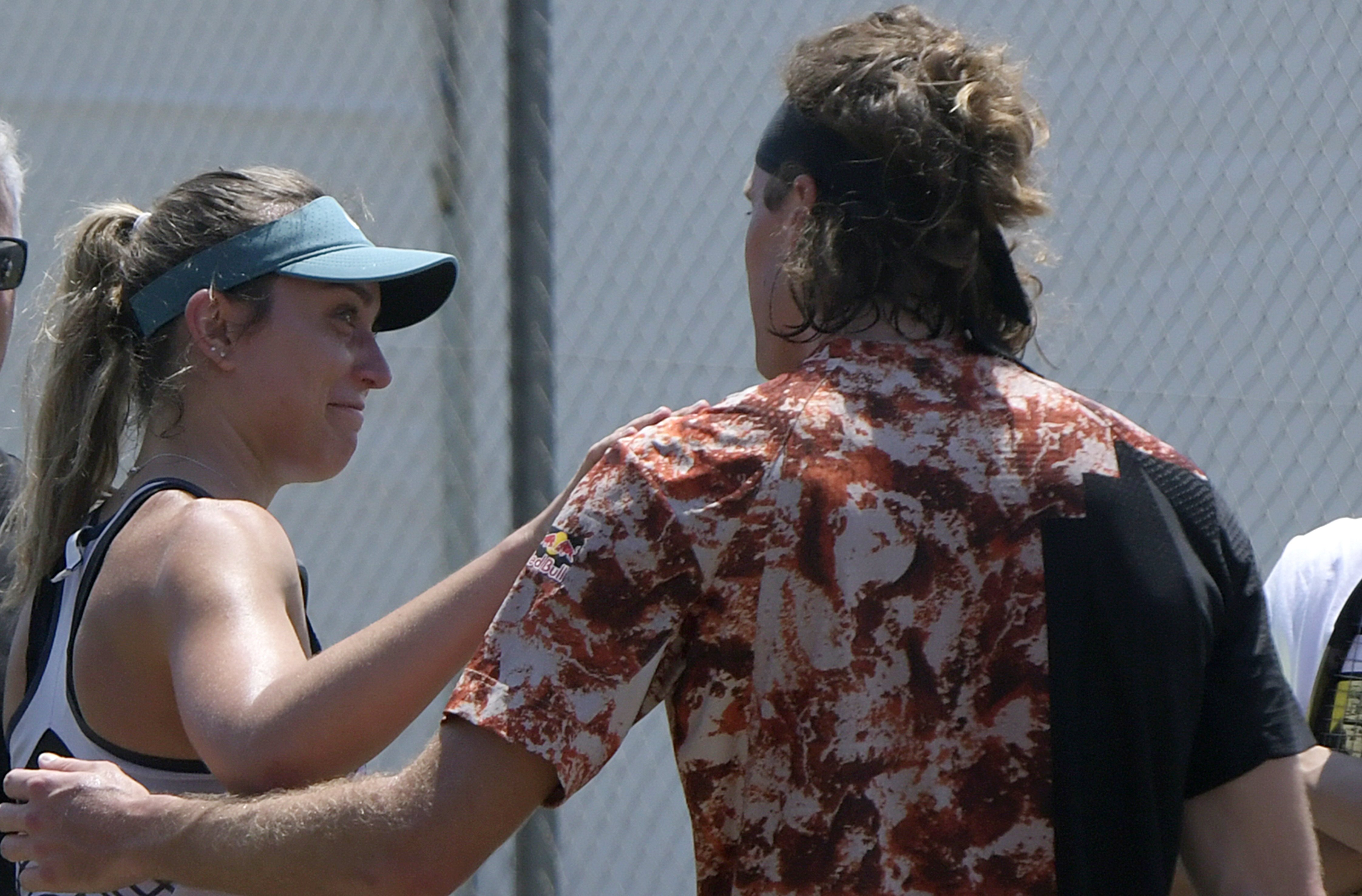 Paula Badosa i Tsitsipas es mengen amb la mirada, passió dins i fora les pistes