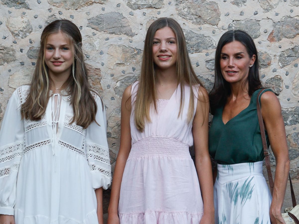 Letizia tiene un complejo con sus hijas, Leonor y Sofía