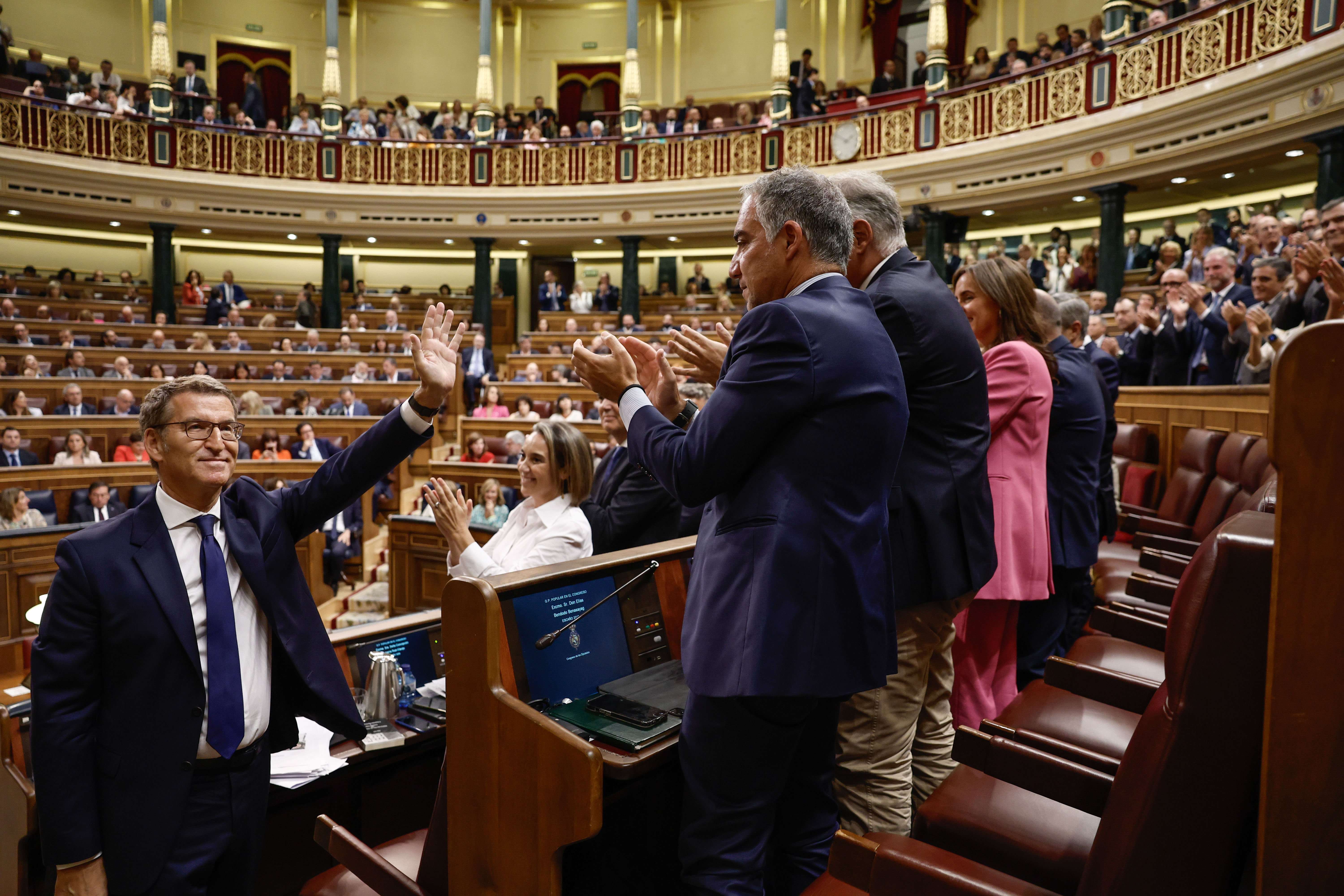 Eva Cárdenas, novia de Feijóo, aparece con nueva imagen en el Congreso: rubia