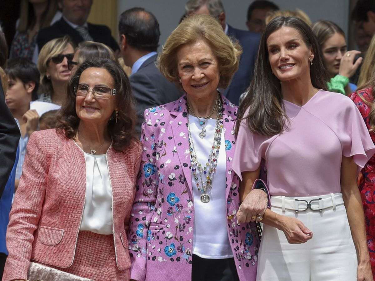 Paloma Rocasolano i la reina Sofia, salten espurnes pels Premis Princesa d'Astúries 2023