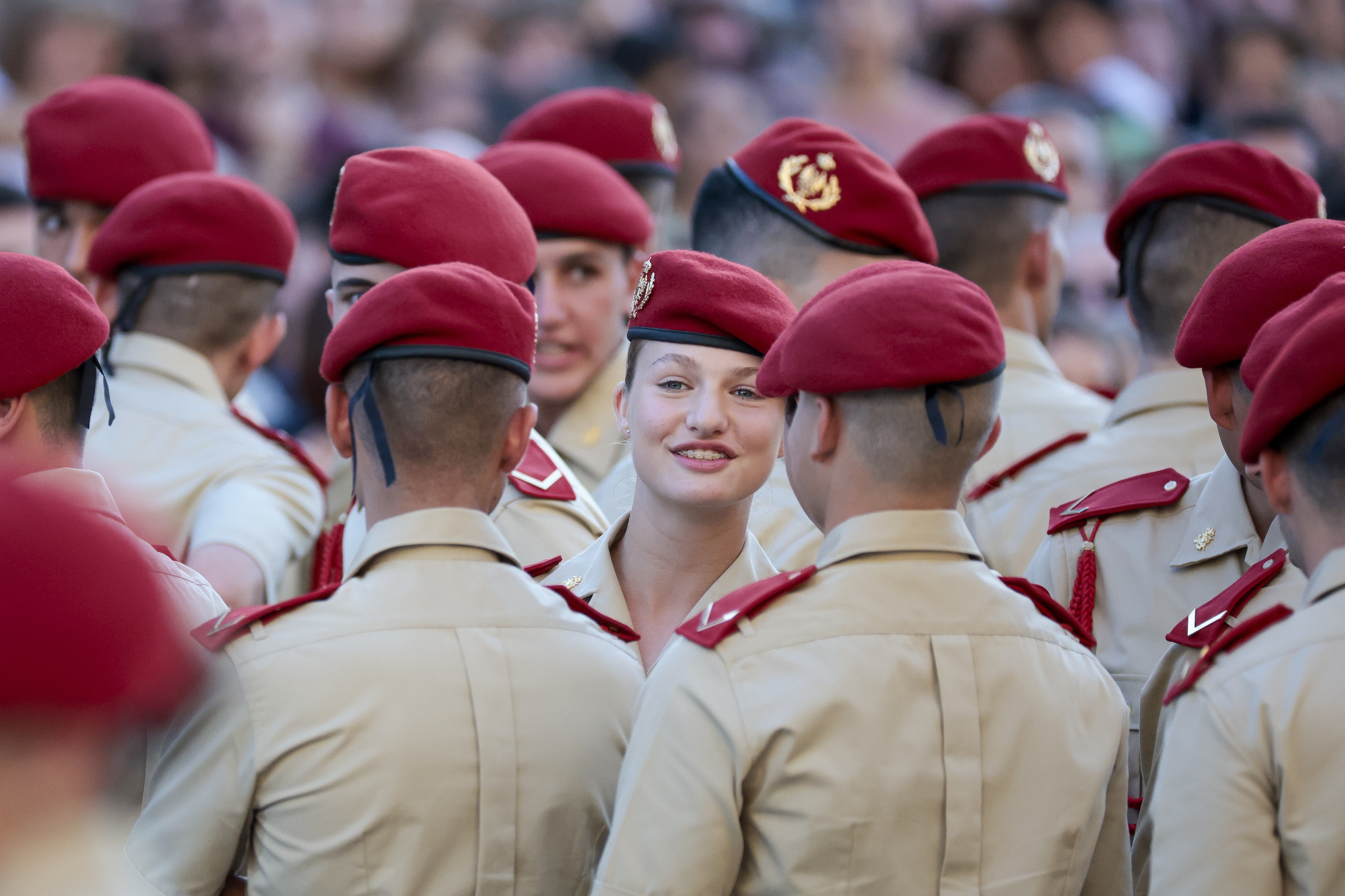 Un cadete filtra las fiestas nocturnas de Leonor en Zaragoza con soldados mayores