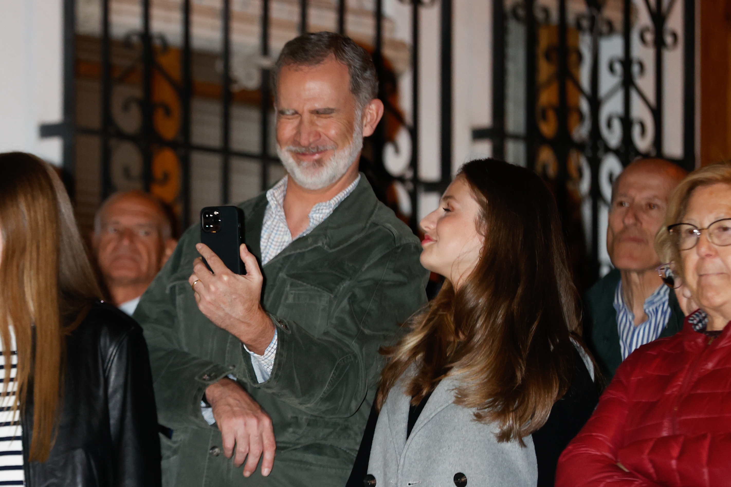 La foto más cara de Leonor dándose un beso con un chico: un paparazzi pone precio. Letizia tiembla