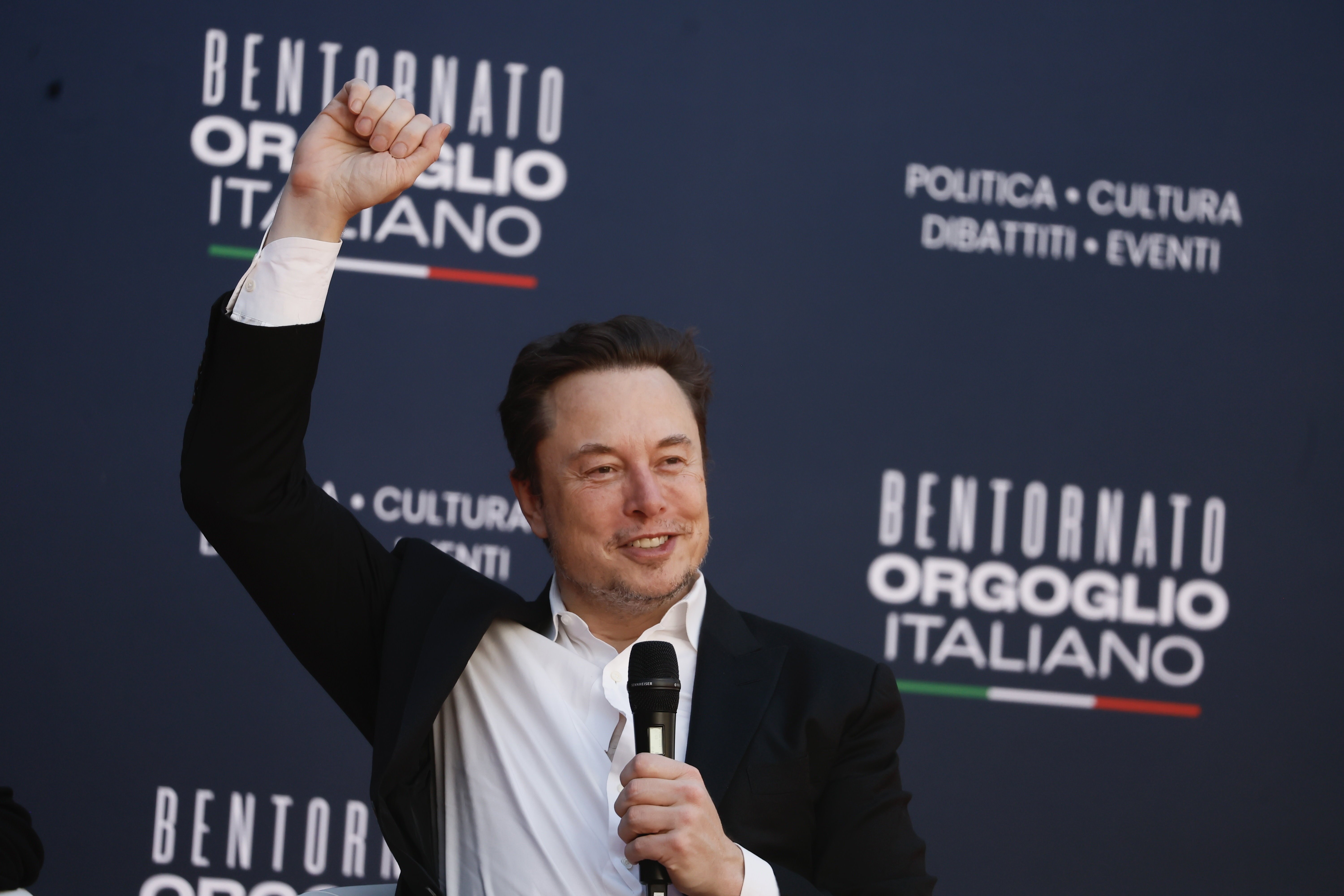 Males notícies per a Elon Musk, Brad Pitt no vol saber res de Tesla