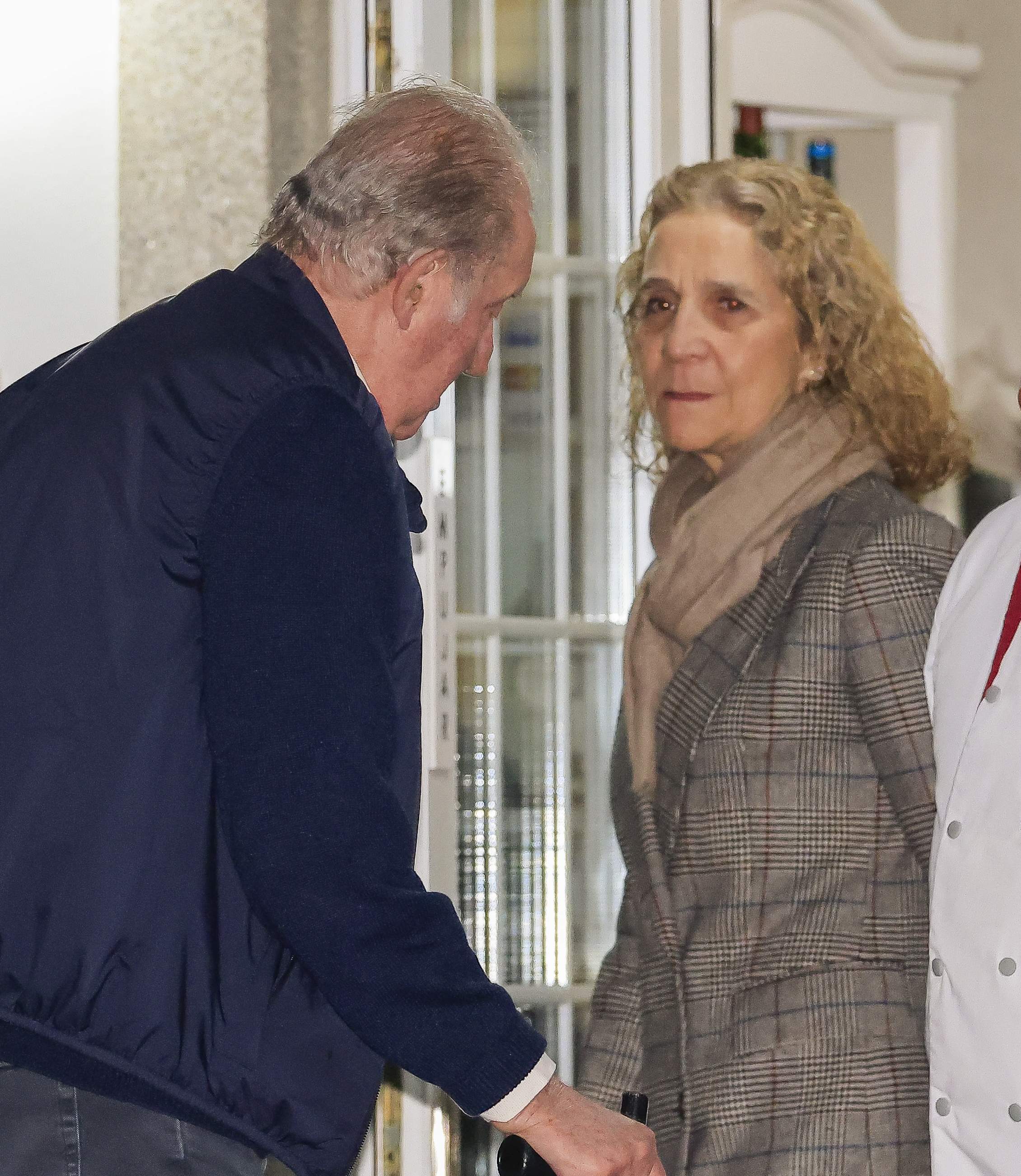 Cumbre en Sanxenxo, Juan Carlos y Elena discuten por la herencia, un problema