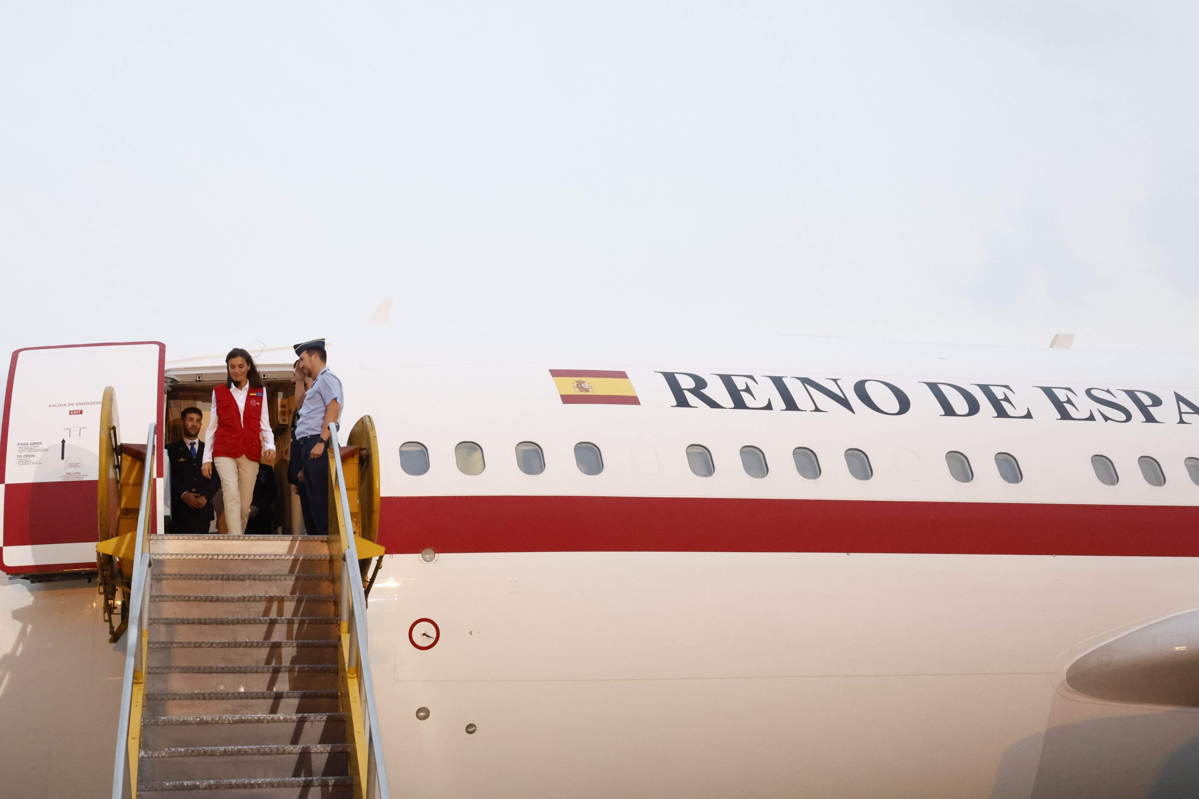 El drama de Letizia para bajar las escaleras del avión en Guatemala, pésima imagen