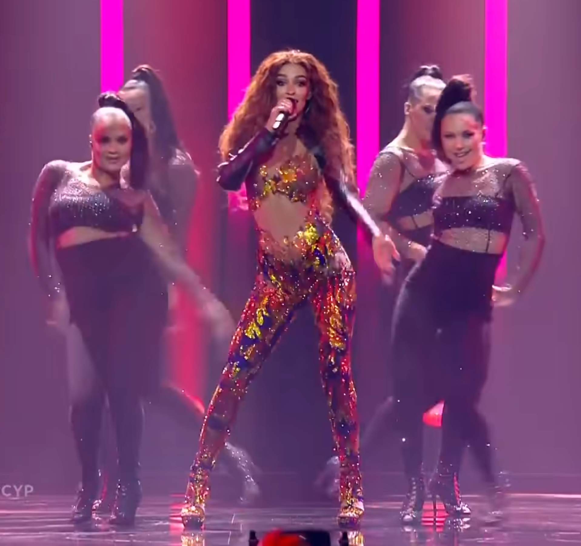 Estrella internacional de Eurovisión acosada en medio de su concierto por un VIP: la red lo denuncia
