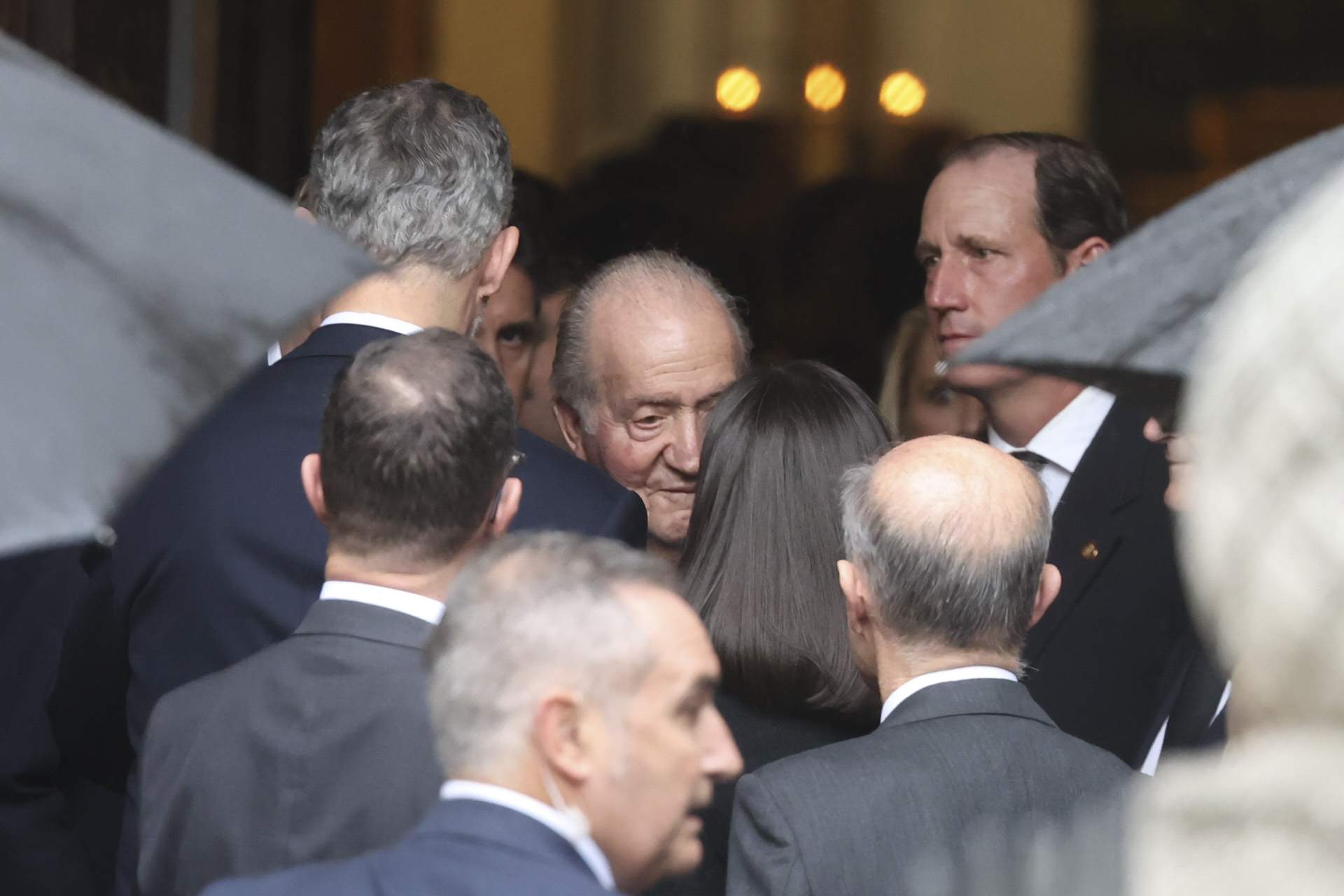 Juan Carlos, nariz nueva, recogido en España por 10 escoltas: ofensivo mote que le ponen cuando él no les oye