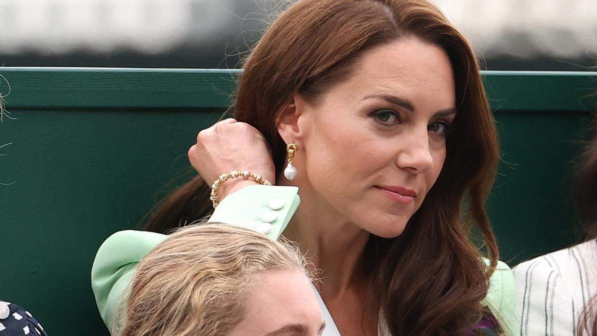 Kate Middleton va utilitzar perruca en la seva reaparició, en té algunes, s'ha quedat sense cabell