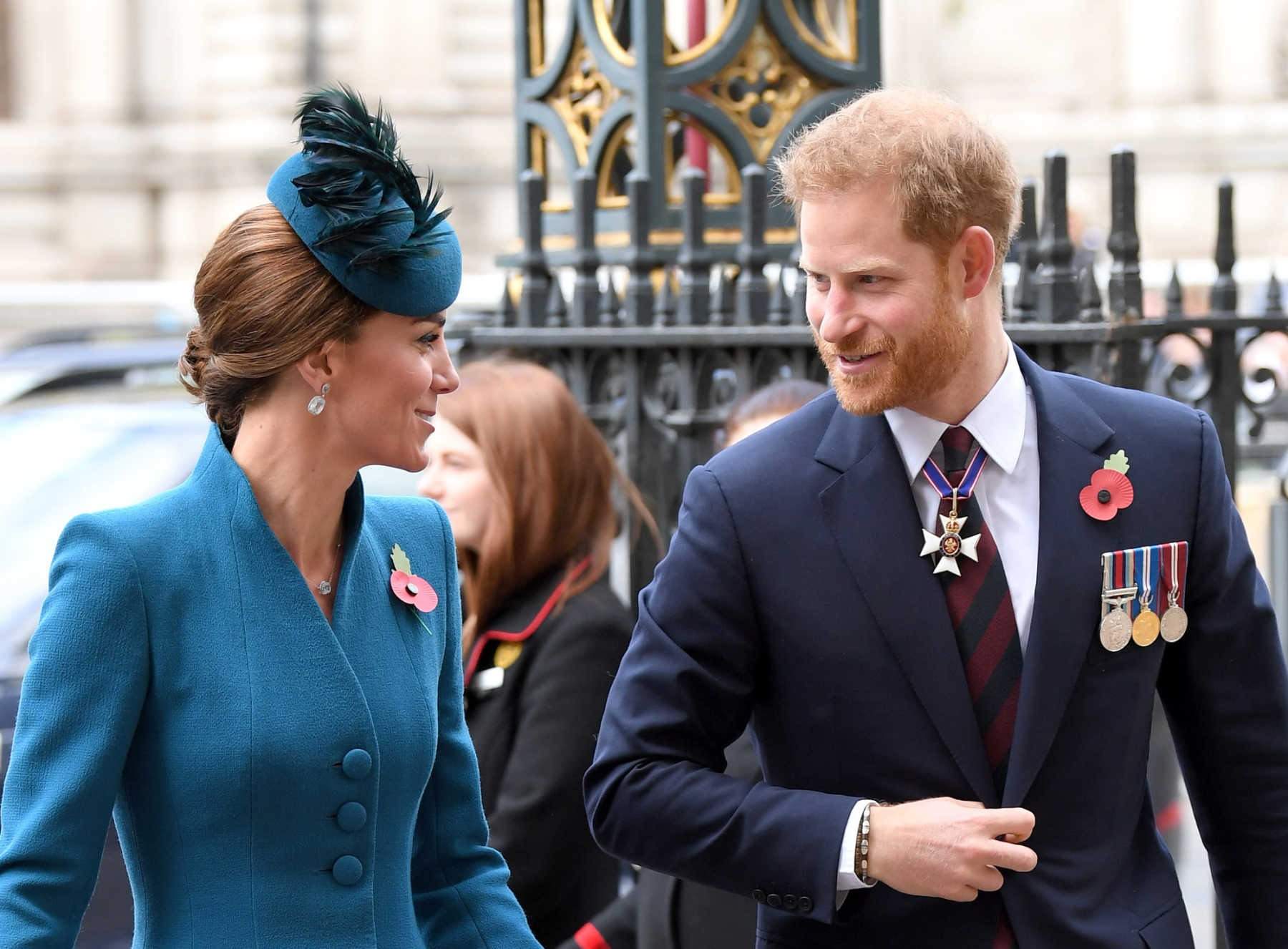 Harry manté contacte amb Kate Middleton a l'esquena de Meghan Markle