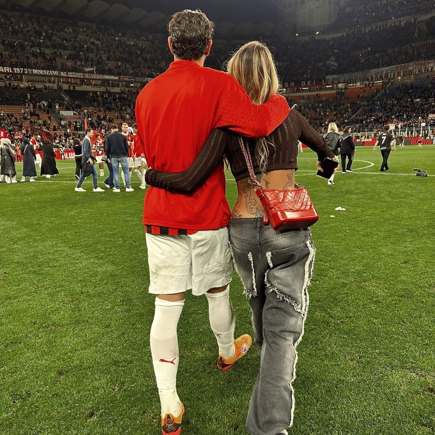 Ex del Real Madrid, imágenes explícitas con su mujer en un yate y un tercer invitado