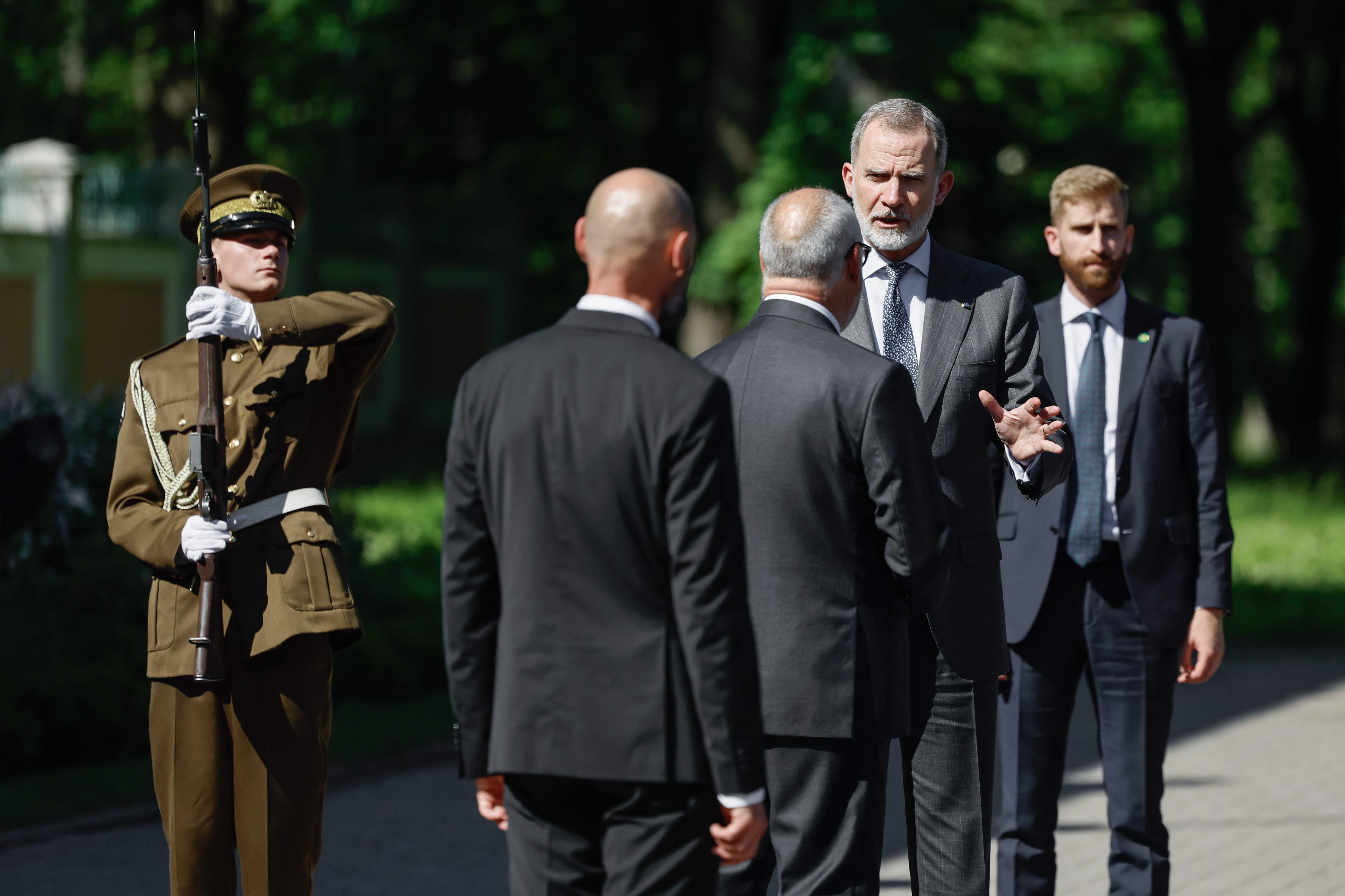 Felipe VI llega a Estonia, visita oficial muy solitaria después del aniversario