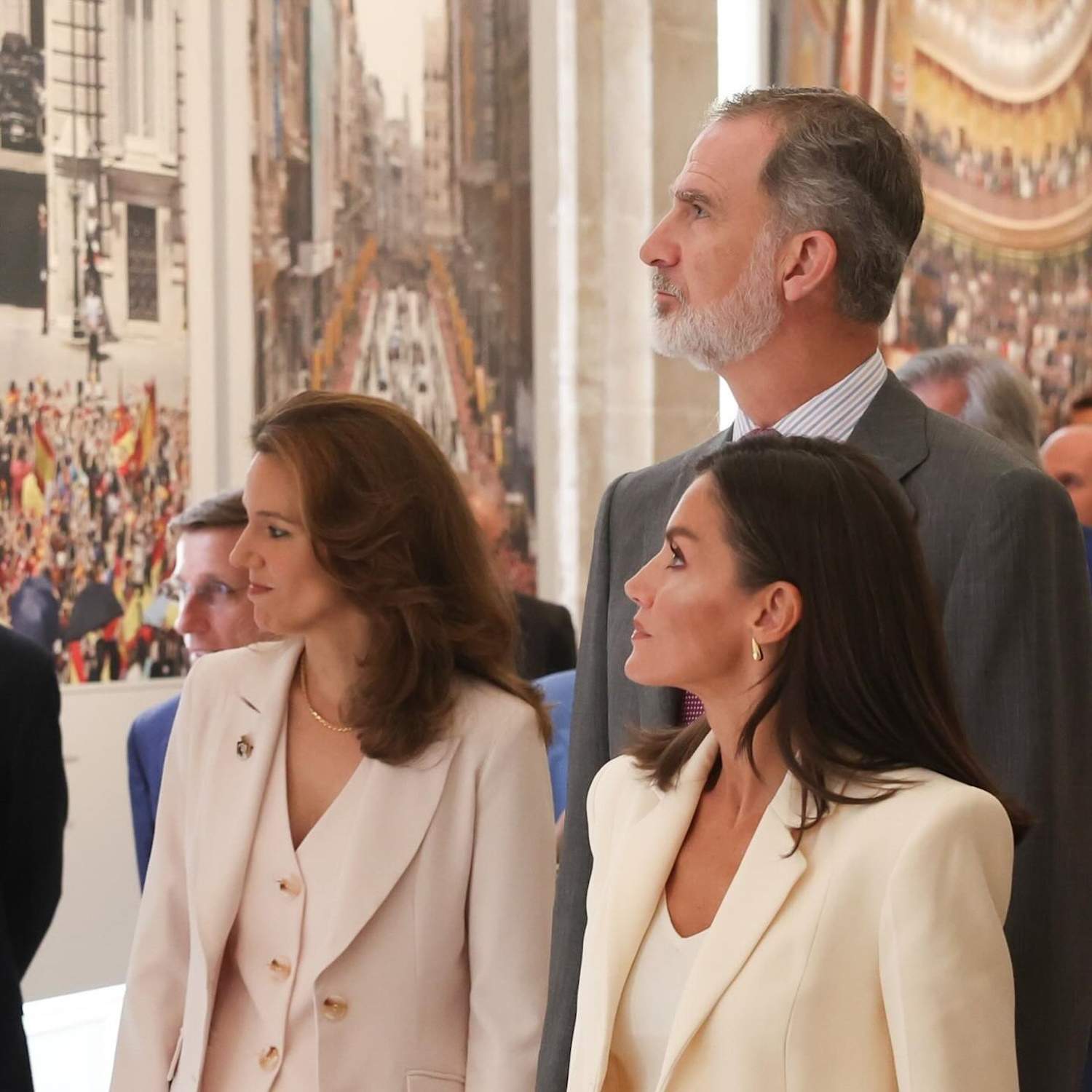 El feo de Letizia a Felipe en una boda llena de VIPS en Madrid: qué ha hecho ella; él, como un pasmarote