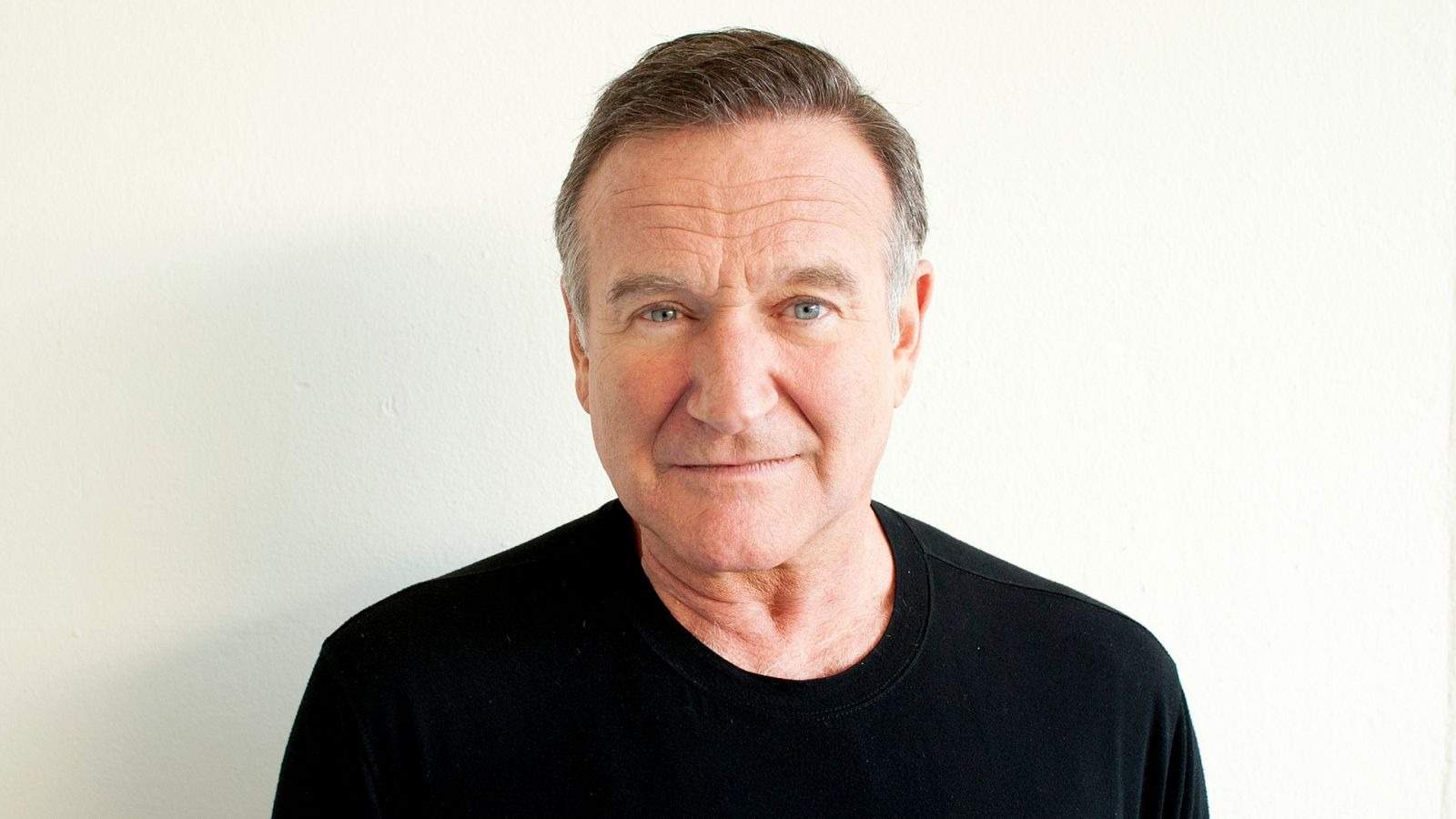 Vio a Robin Williams drogarse, fue una estrella de Hollywood en los 90 y ahora busca volver a la cima
