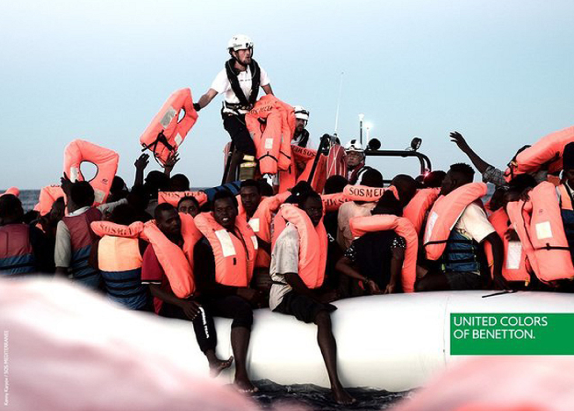 Benetton a indignar: utiliza a los refugiados del Aquarius para publicidad