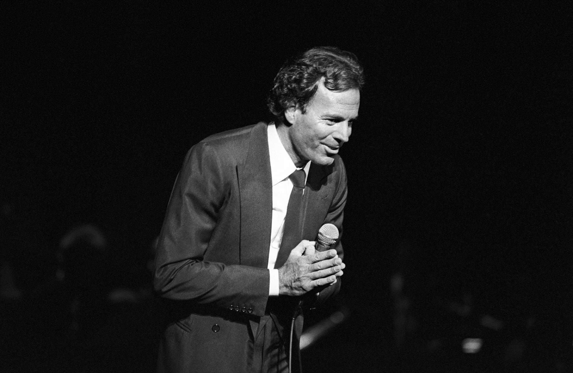 Julio Iglesias està malalt? La seva absència dispara l'alarma entre els seguidors