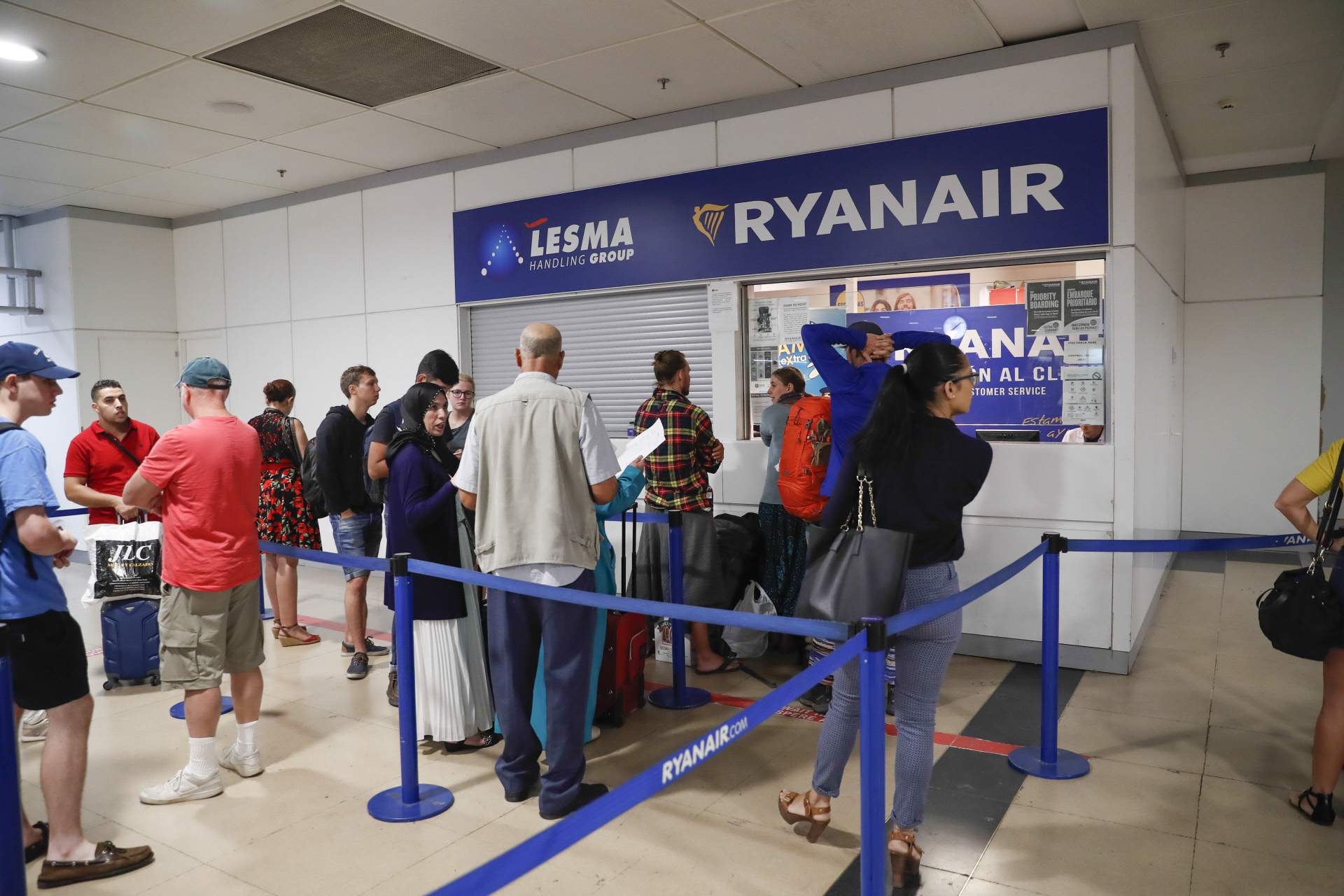 VIP de TV3 abandonada horas dentro del avión de Ryanair sin agua: "Nos engañan"