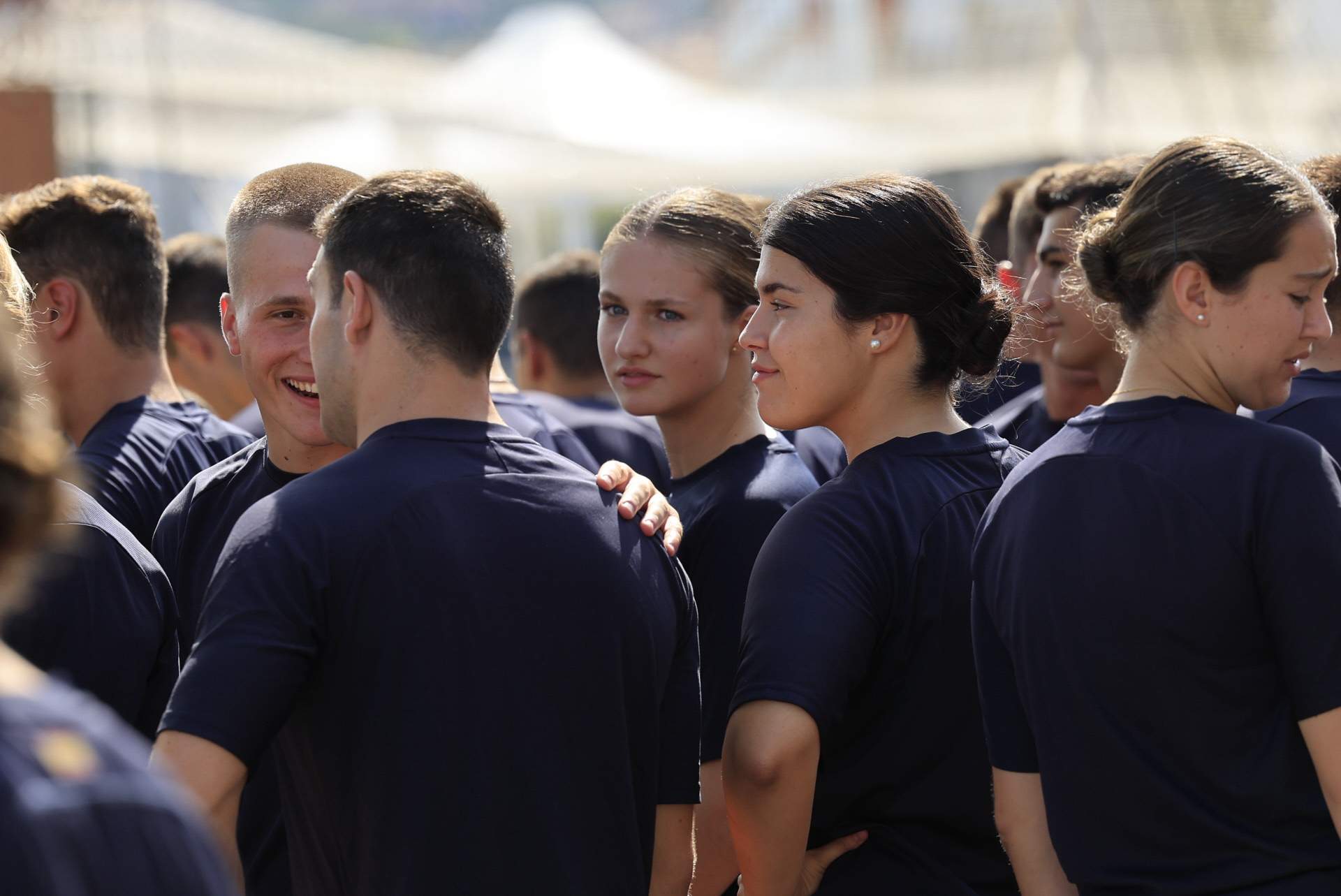 Primera foto de Leonor en biquini en Málaga a bordo de una barca, muy natural