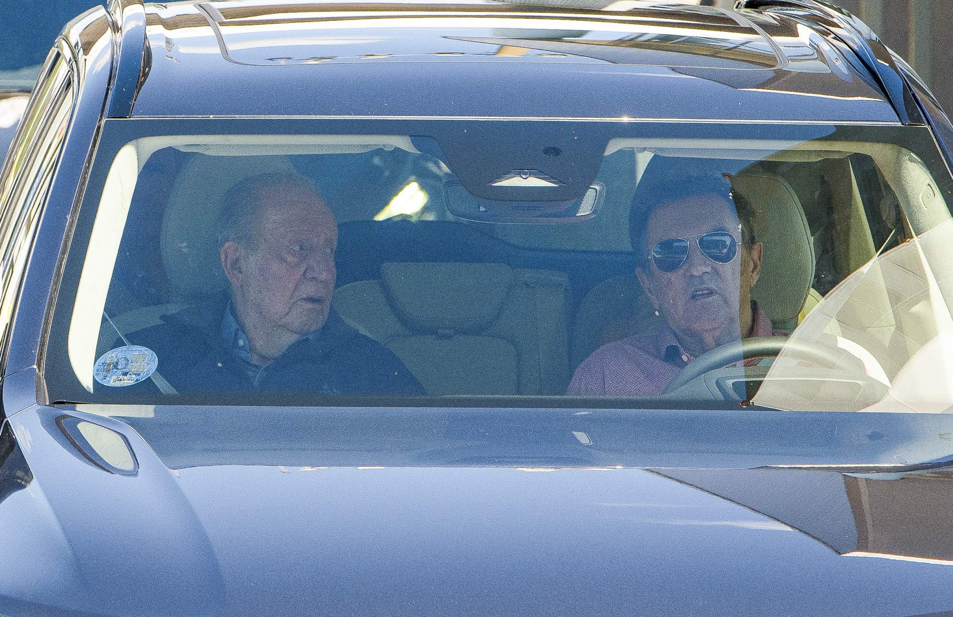 "Se ha trastocado, no es él": Juan Carlos alarma a los Borbones por lo que va explicando