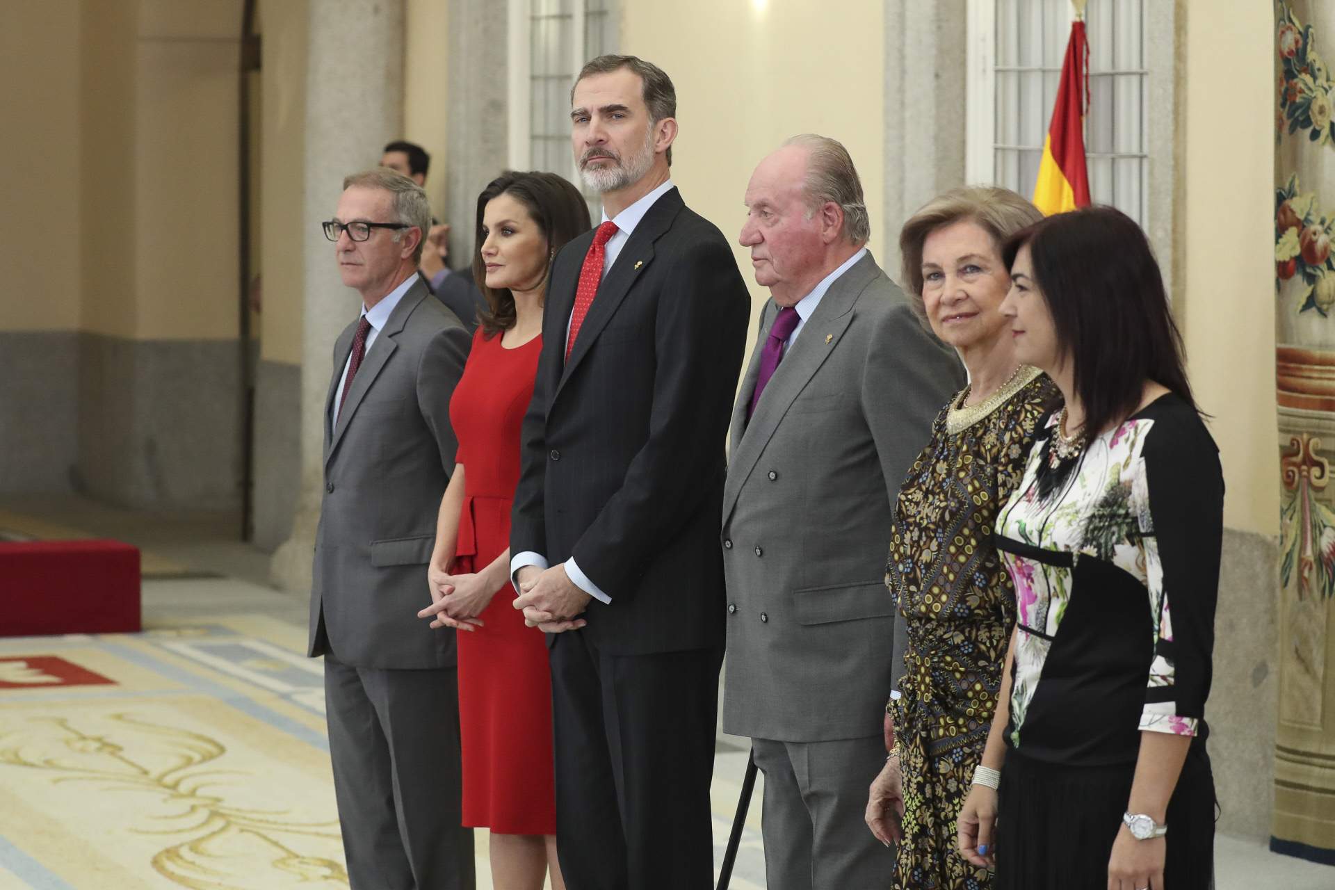 Joan Carles, desfermat a Abu Dhabi, quines fotos i papers li han arribat: Letícia i Felip, espantats