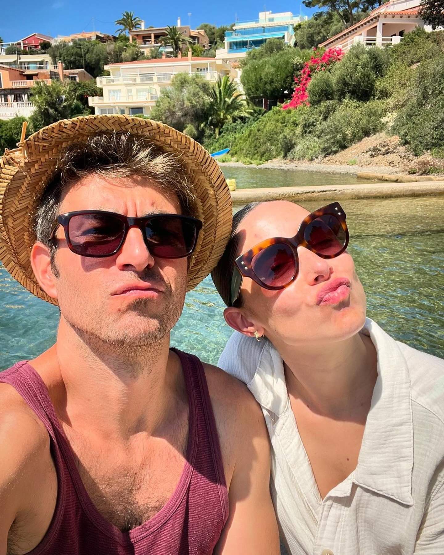 Candela Serrat i Daniel Muriel enamoren a Menorca, la imatge més tendra amb els dos fills