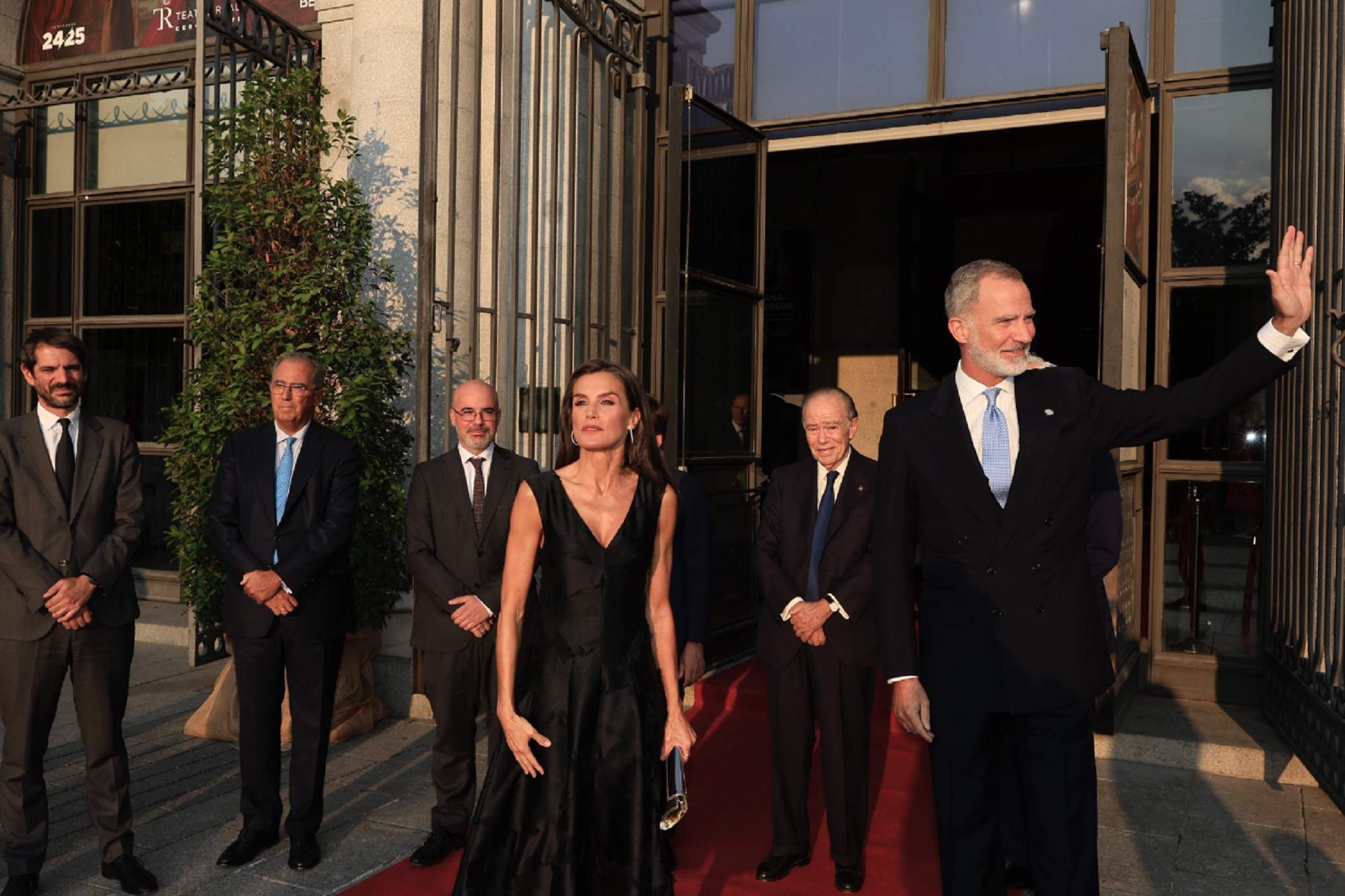 Tensión en el Teatro Real entre Letizia y un hombre a quien no quería ver, Felipe allí: encuentro incomodísimo