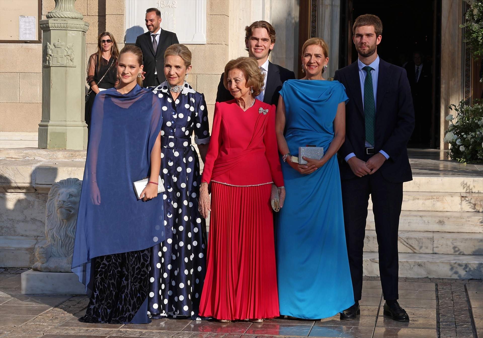 La reina Sofía, como Juan Carlos I, también tiene aventuras, un señor que la quiere mucho, se ven en Londres