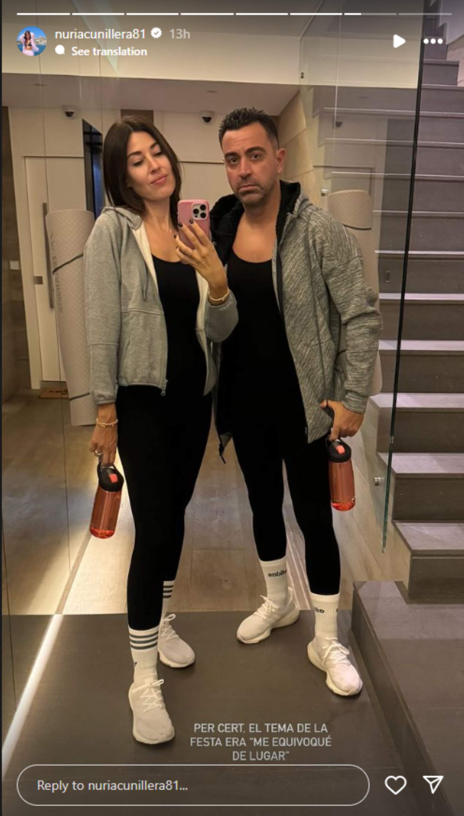 Xavi Hernández sorprende con un outfit que hace caer de culo: disfraz impactante con su mujer