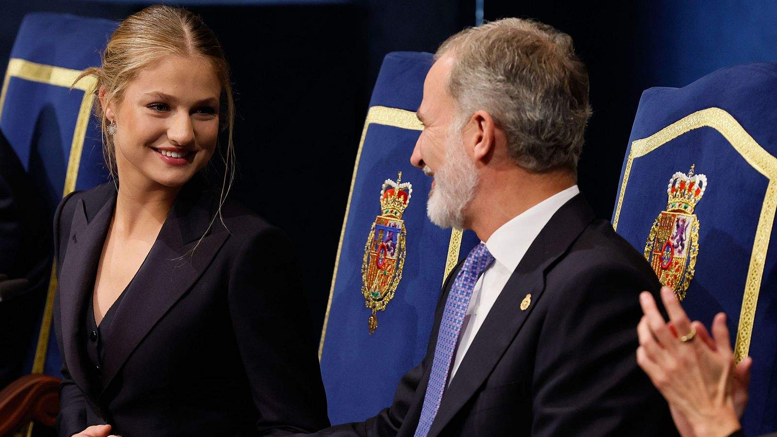 Felipe VI toma la decisión más difícil como rey y como hijo, trasladada a sus hermanas y consensuada