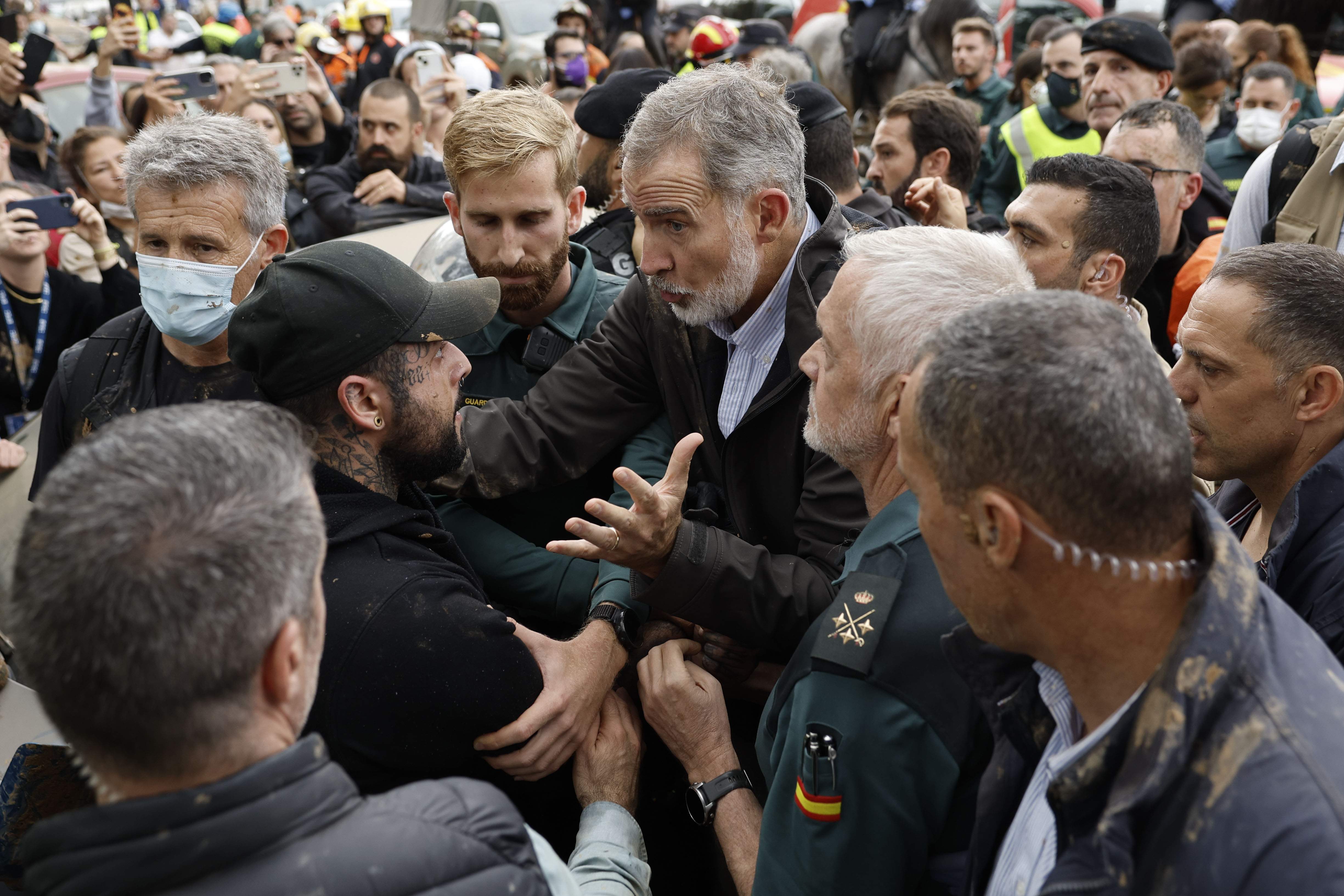 Felipe VI recibió llamadas de sus hijas llorando, asustadas, también su madre, momentos de pánico