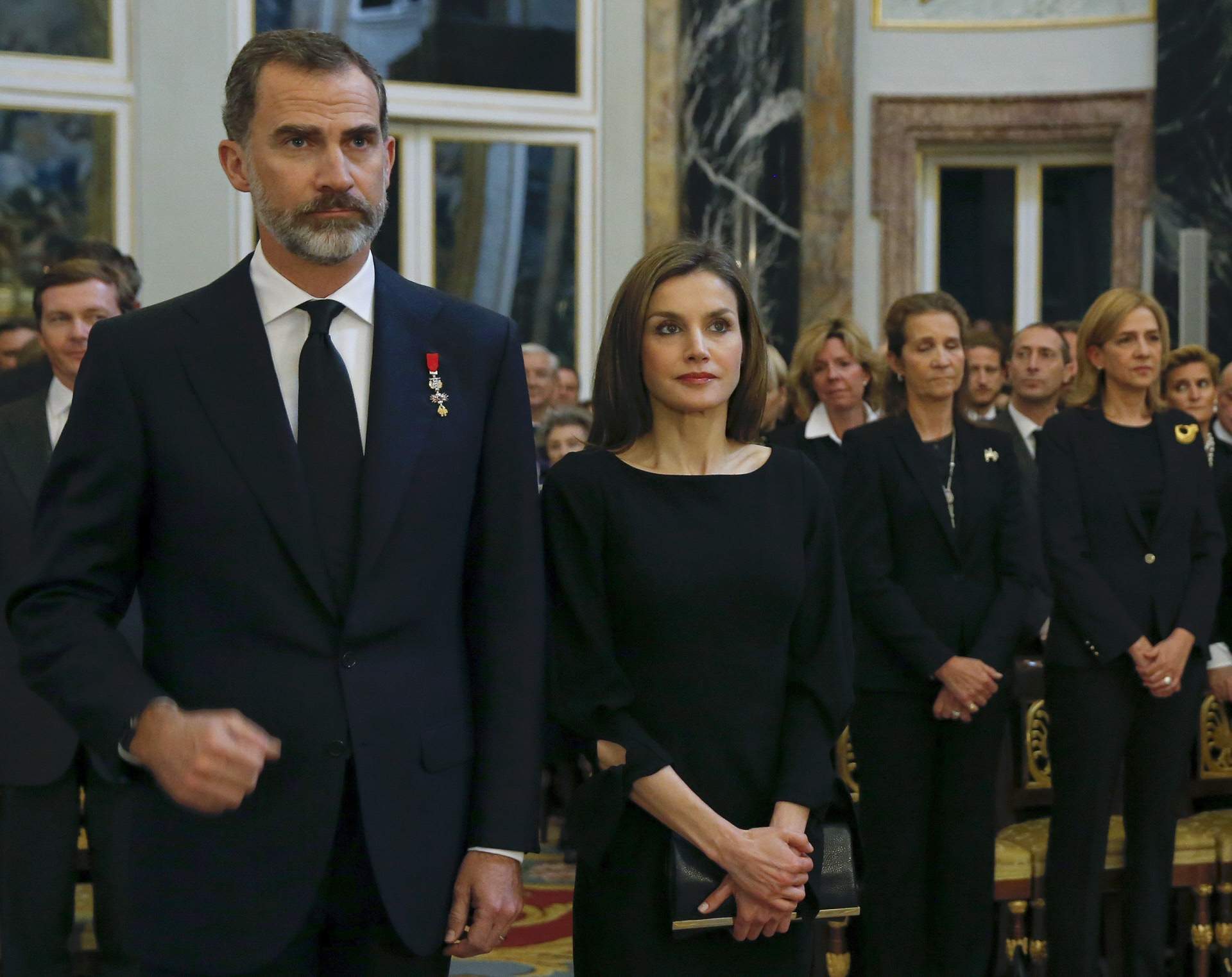 Cristina monta en cólera con Letizia por una imagen que ha dado la vuelta al mundo: qué lleva la reina