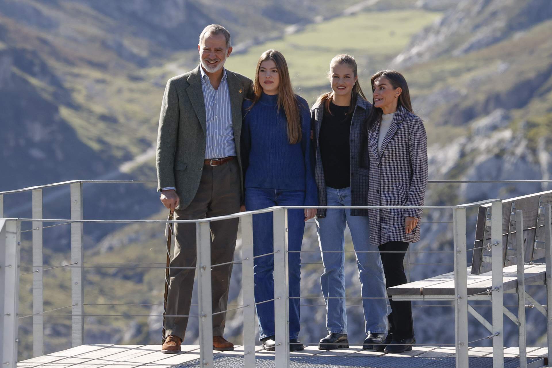 La Família Reial s'escalona per altura i una foto destapa quant mesuren realment