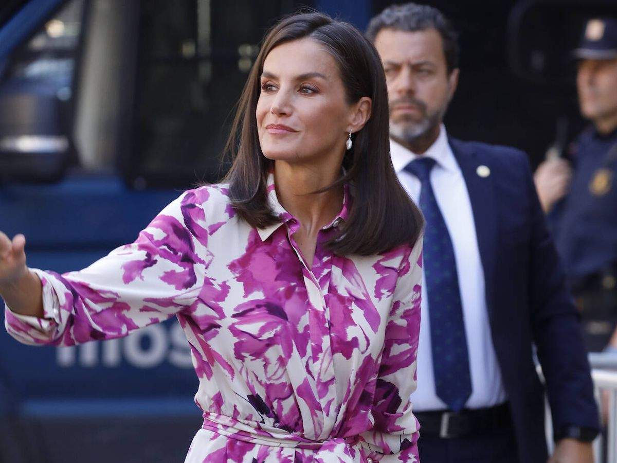 Zarzuela tiene grabaciones de Letizia entrando en un banco de Suiza con gafas de sol y peluca rubia